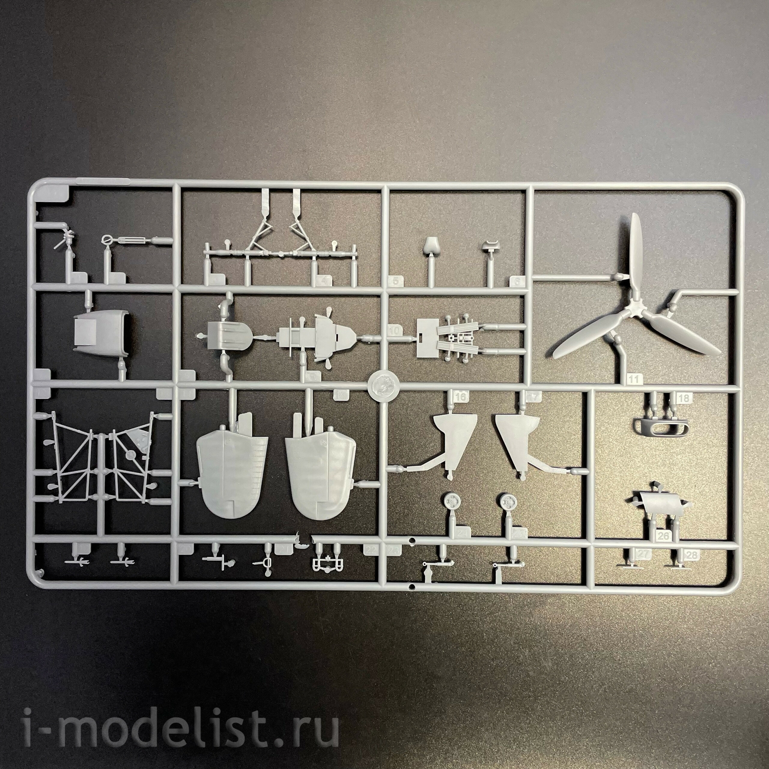 81780 Hobbyboss 1/48 Британский истребитель Hawker Hurricane Mk.IId/Trop