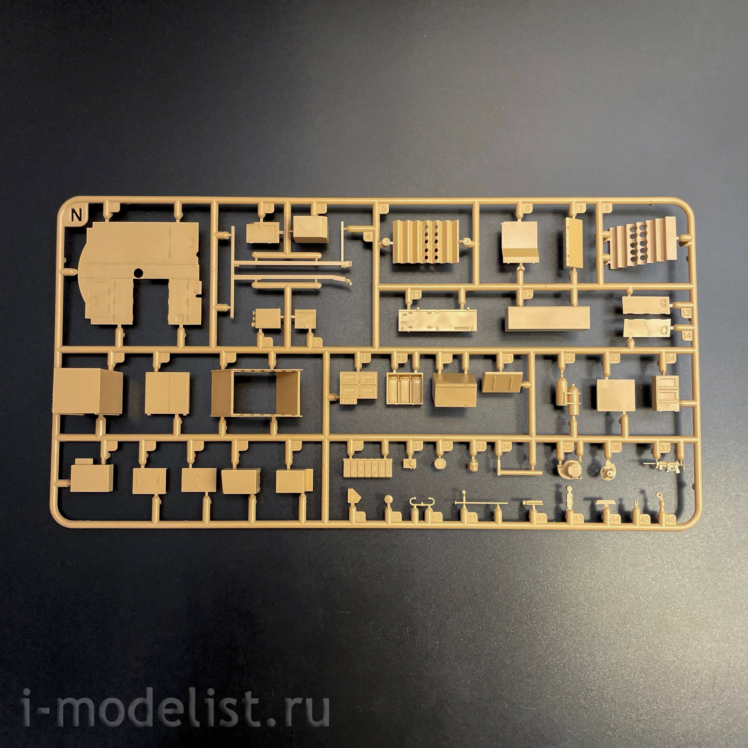 RM-5135 Rye Field Model 1/35 Танк M4A3 Sherman 76W VVSS поздний (Стандартная версия с интерьером)	
