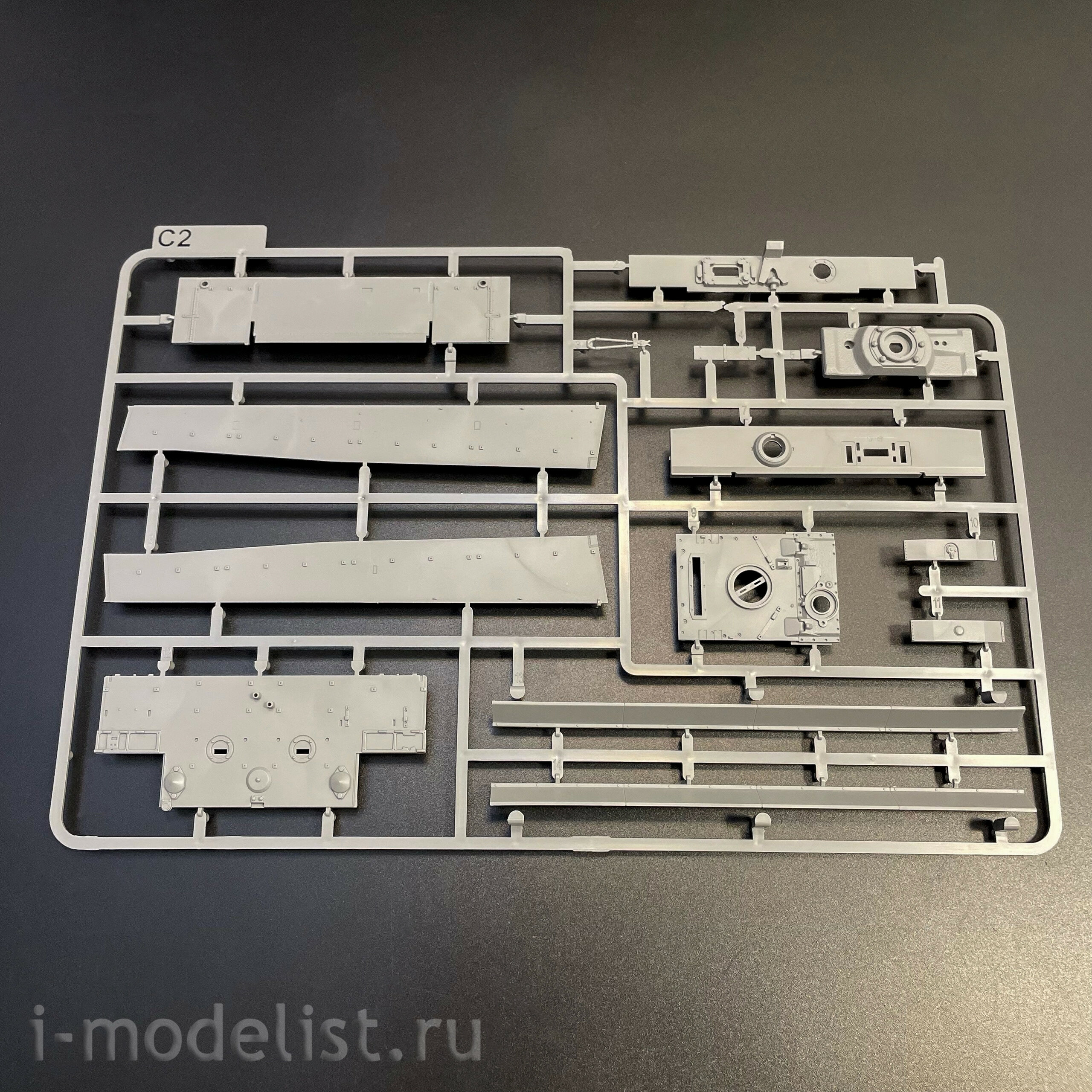 2195 Takom 1/35 Немецкий тяжёлый танк Sd.Kfz.181 Pz.Kpfw.VI Ausf.E - Tiger I ранний с фигурой Michael Wittmann