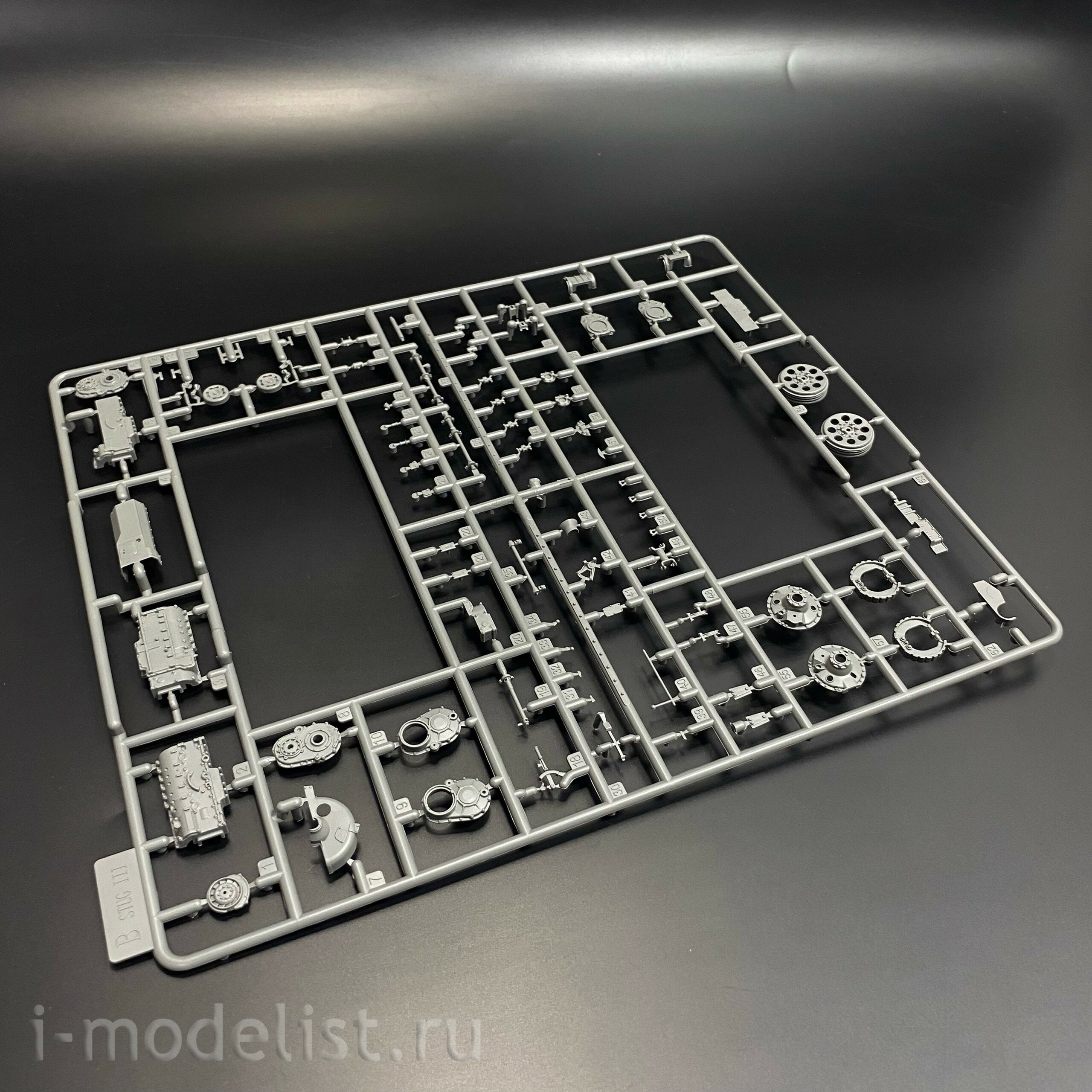 BT-036 Border Model 1/35 Немецкая САУ StuH 42 Ausf. G (Поздняя) с полным интерьером
