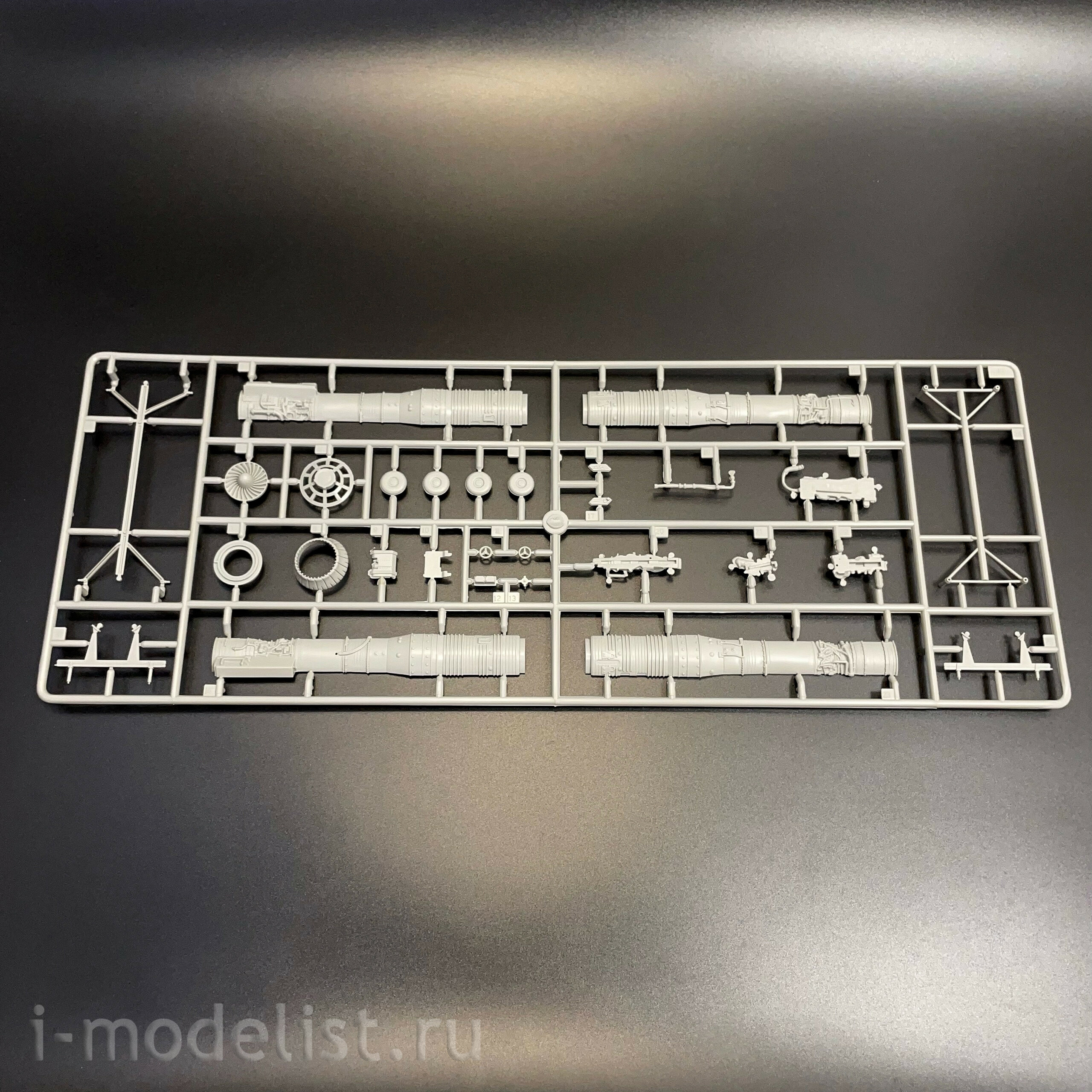 02210 Трубач 1/32 Советский фронтовой истребитель M-21F-13