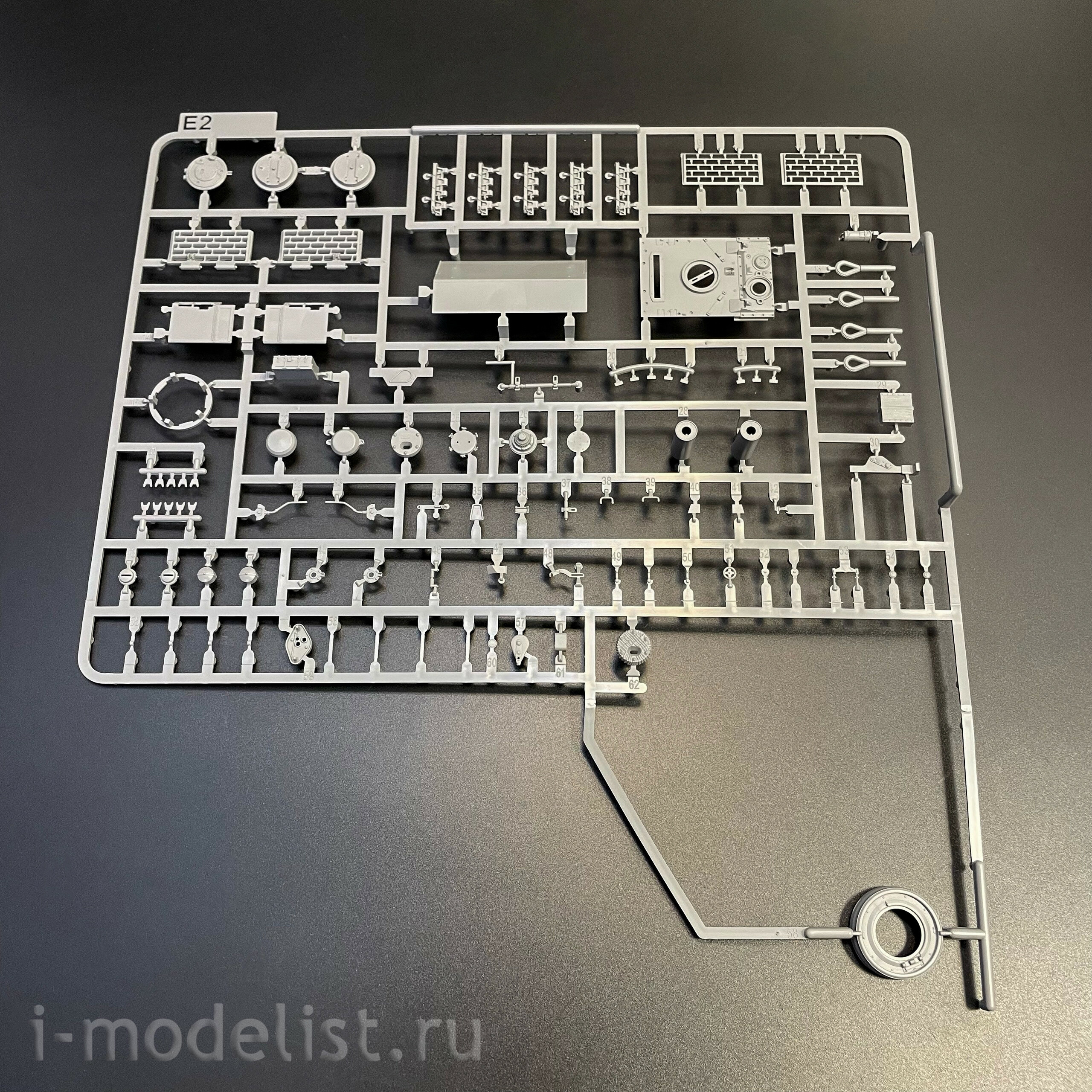 2196 Takom 1/35 Немецкий тяжёлый танк Sd.Kfz.181 Pz.Kpfw.VI Ausf.E - Tiger I ранний