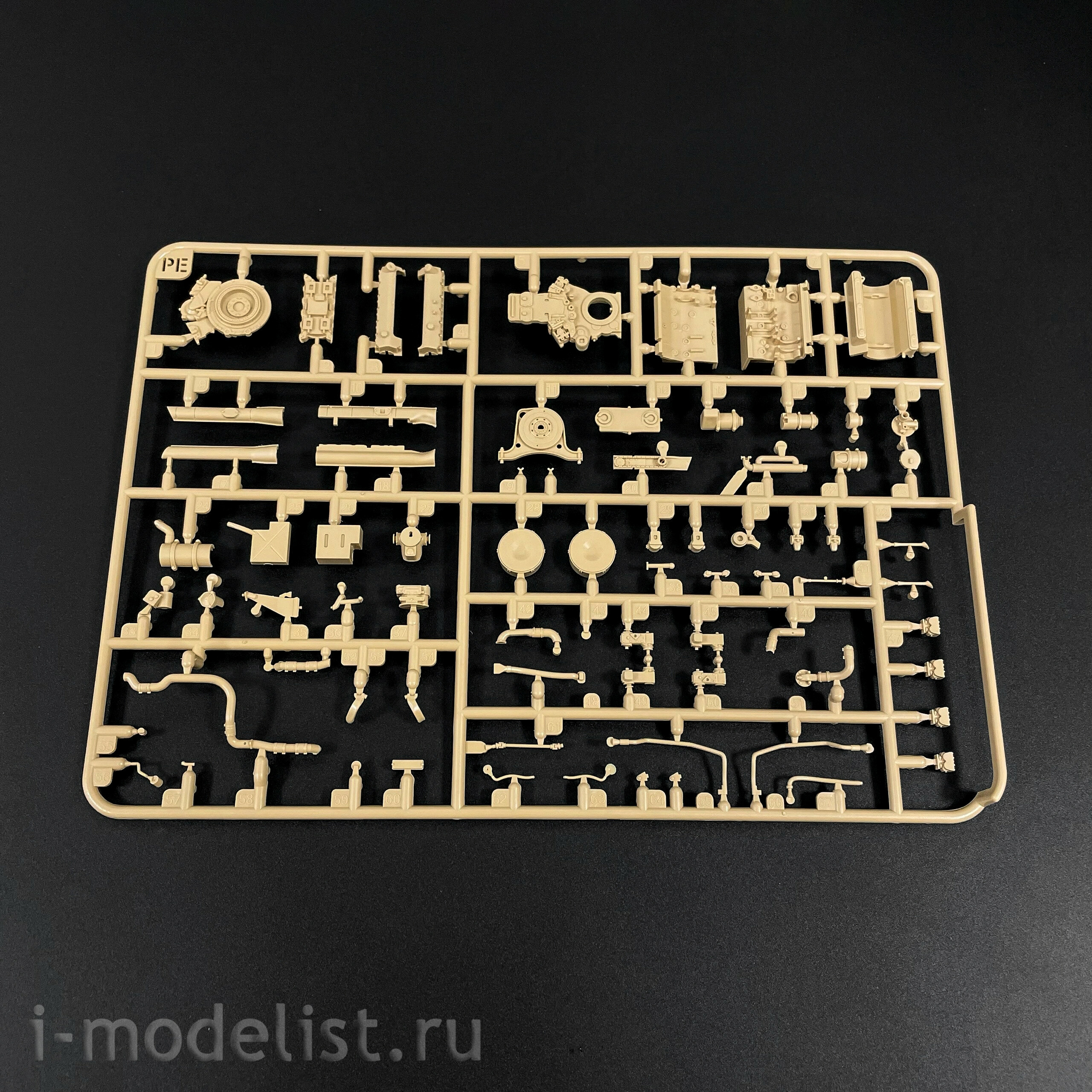 RM-5100 Rye Field Model 1/35 Немецкий танк Pz. Kpfw. VI Ausf. E Tiger I mid. Production