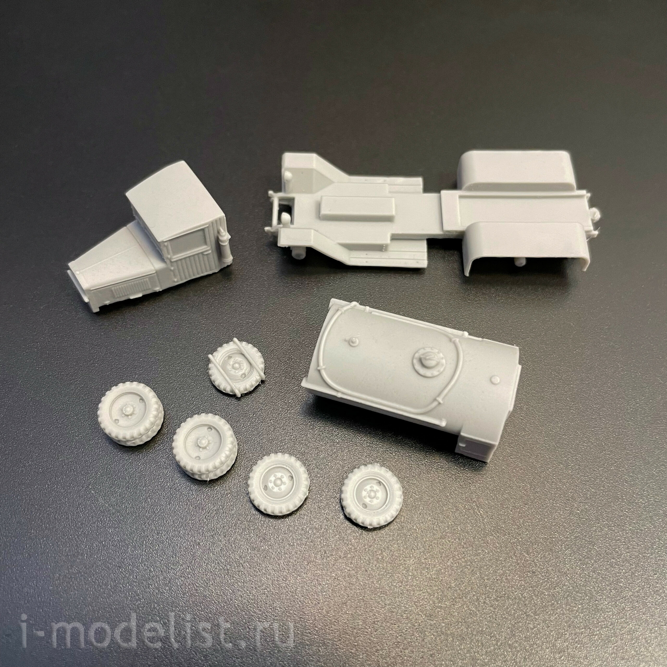 100295 Zebrano 1/100 Советский топливозаправщик БЗ-43