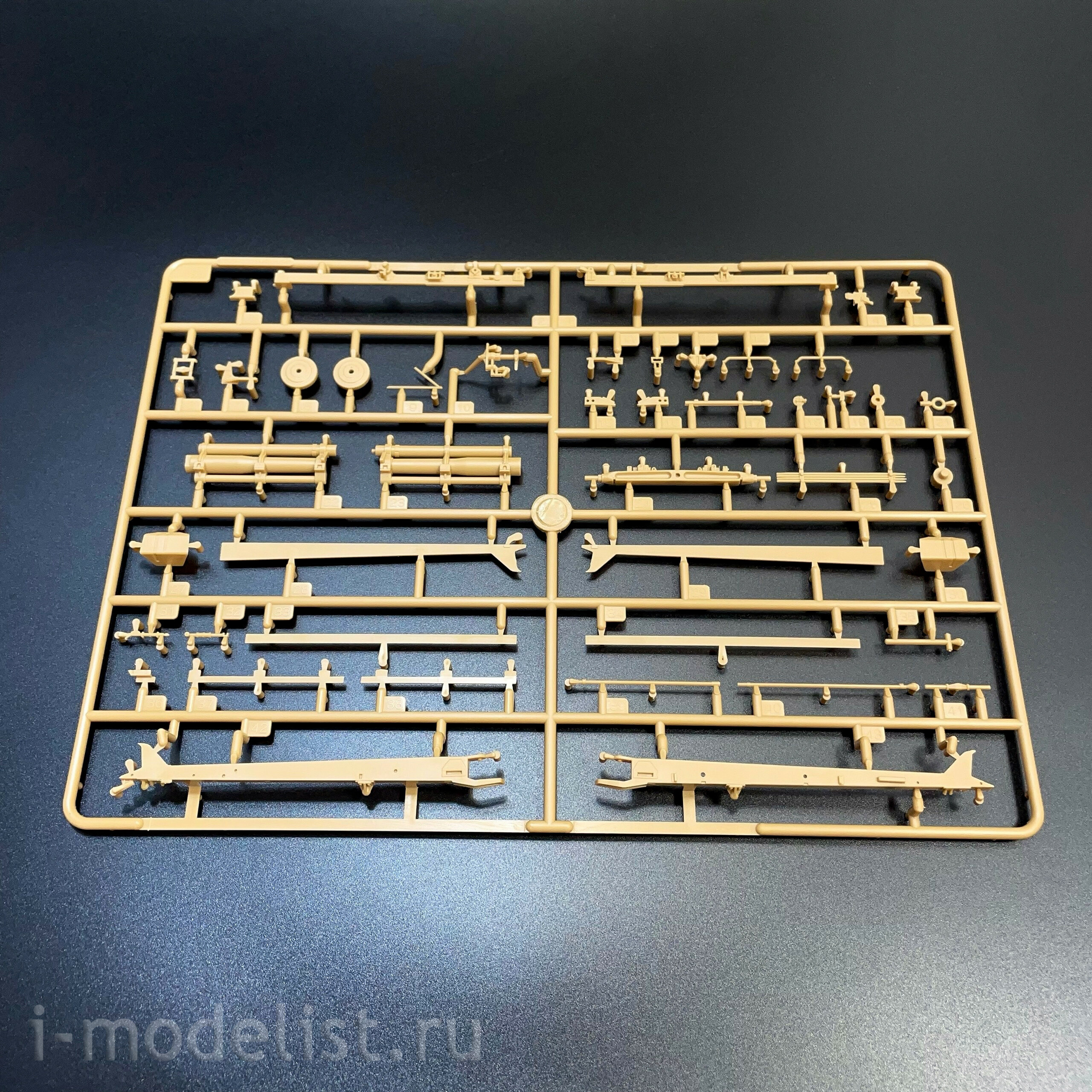 63540 I Love Kit 1/35 Амфибийное транспортное средство DUKW-353 со 105-мм гаубицей