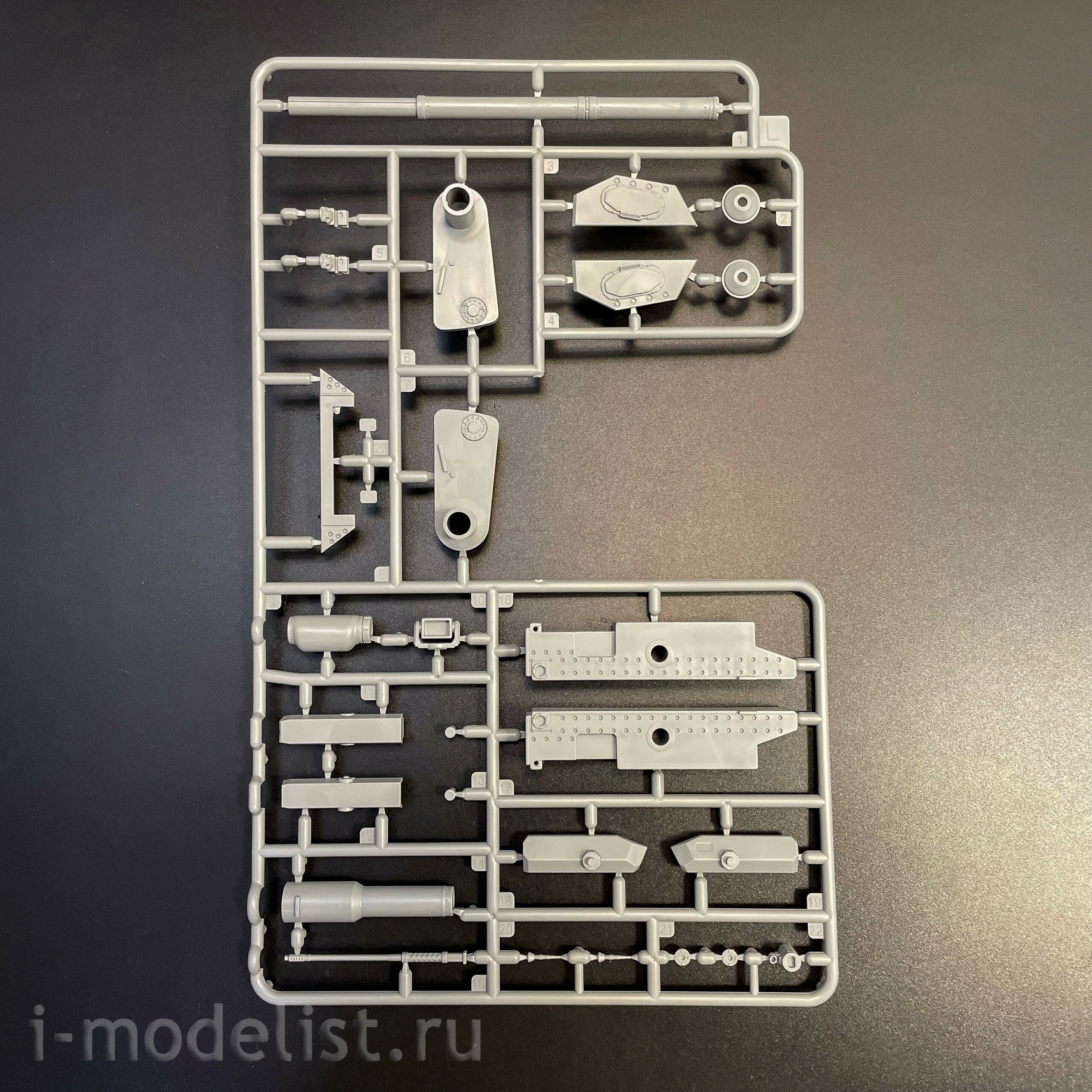 35A062 Amusing Hobby 1/35 Немецкий танк Leopard 2 A-RC 3.0