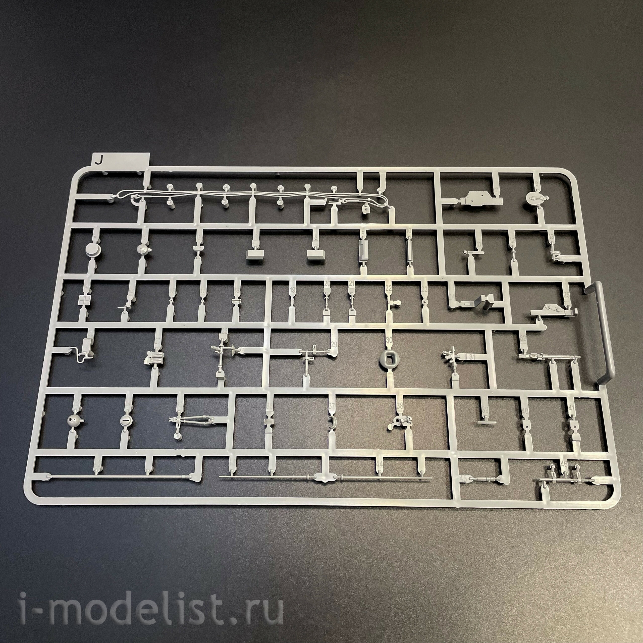 2196 Takom 1/35 Немецкий тяжёлый танк Sd.Kfz.181 Pz.Kpfw.VI Ausf.E - Tiger I ранний