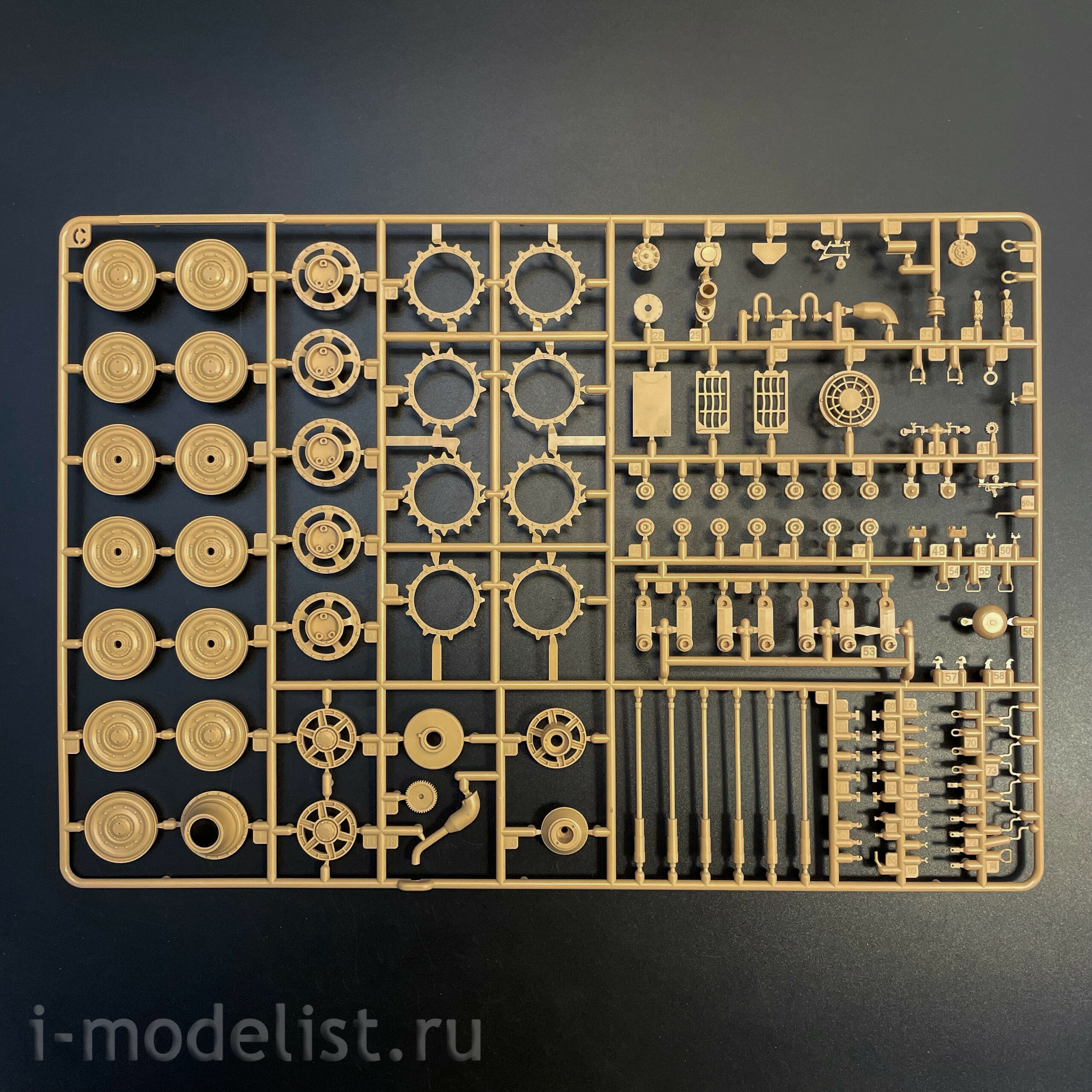 RM-5138 Rye Field Model 1/35 Немецкий танк Sd.Kfz. 182 Pz.Kpfw.VI Ausf.B King Tiger Арденны 1944 (Upgrade-версия)