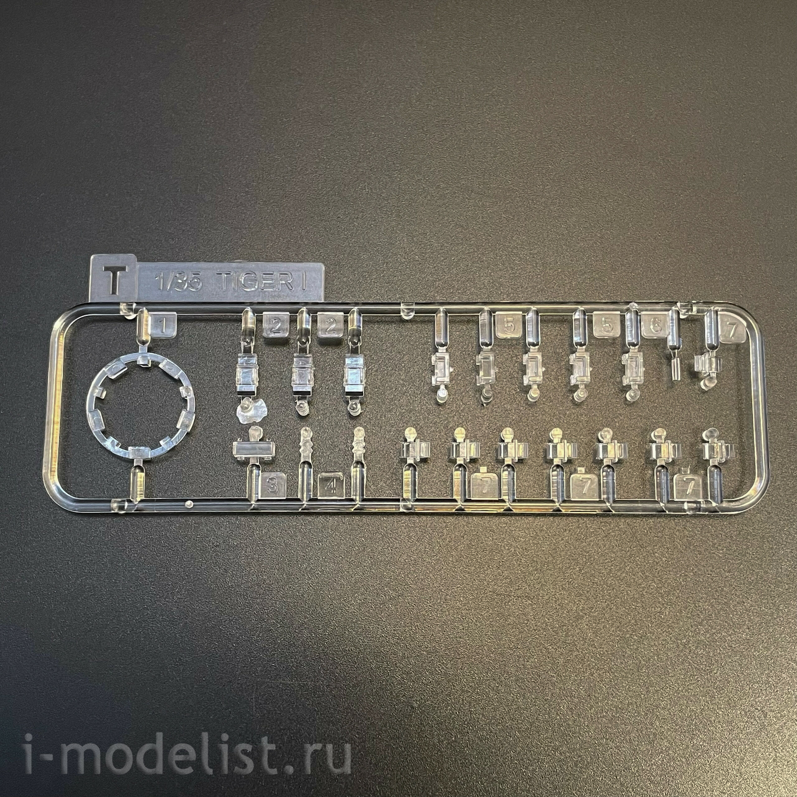 RM-5140 Rye Field Model 1/35 Немецкий танк Sd.kfz.181 Tiger I (ранний, Курск 1943) с двигателем и фигуркой Михаэля Виттманна