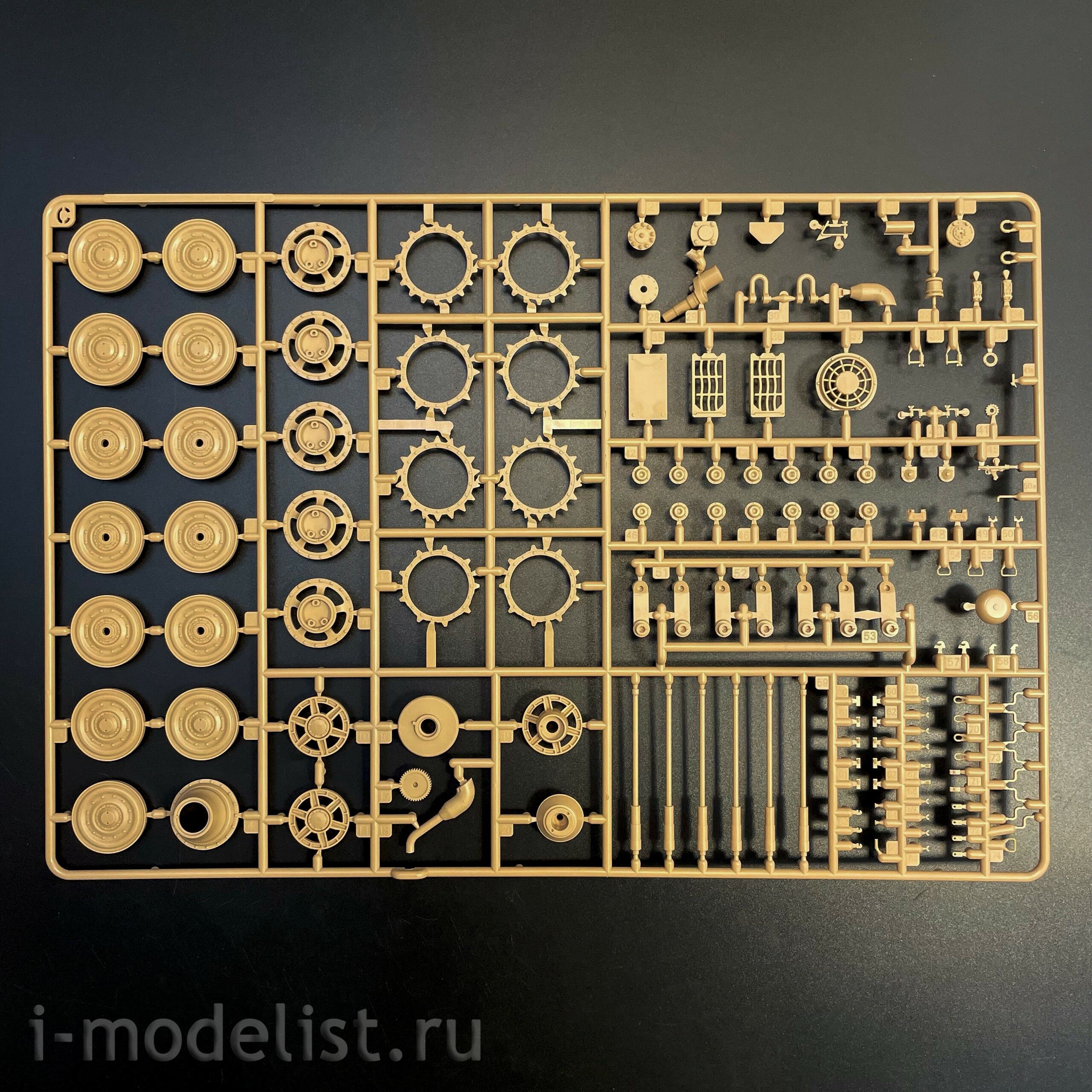 RM-5146 Rye Field Model 1/35 Немецкий танк Pz.Kpfw.VI Ausf.B King Tiger с башней Henschel Sd.Kfz. 182 (с полным интерьером)