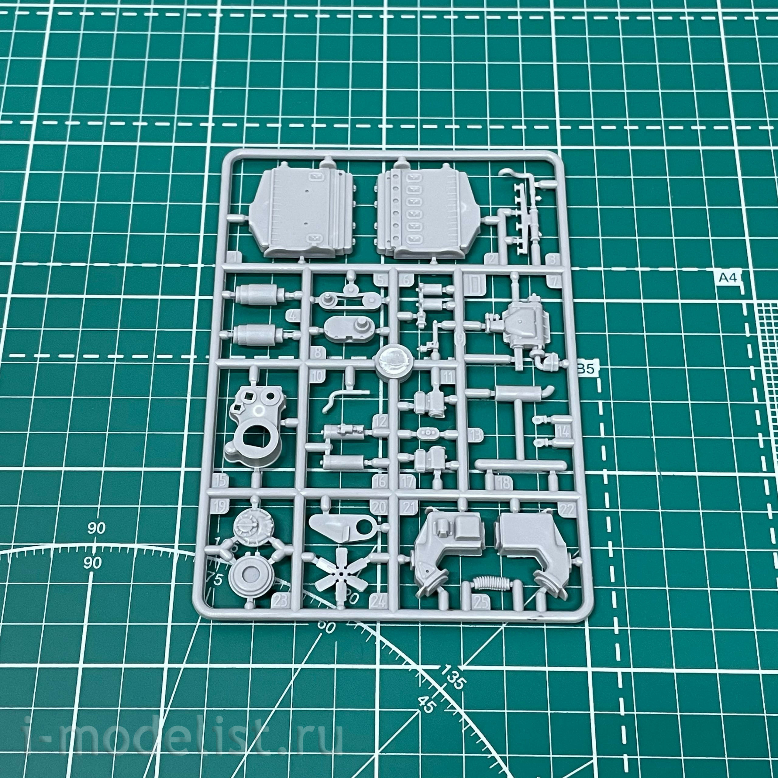 816 Roden 1/35 Автобус GMC PD3751 SilverSide Greyhound Lines