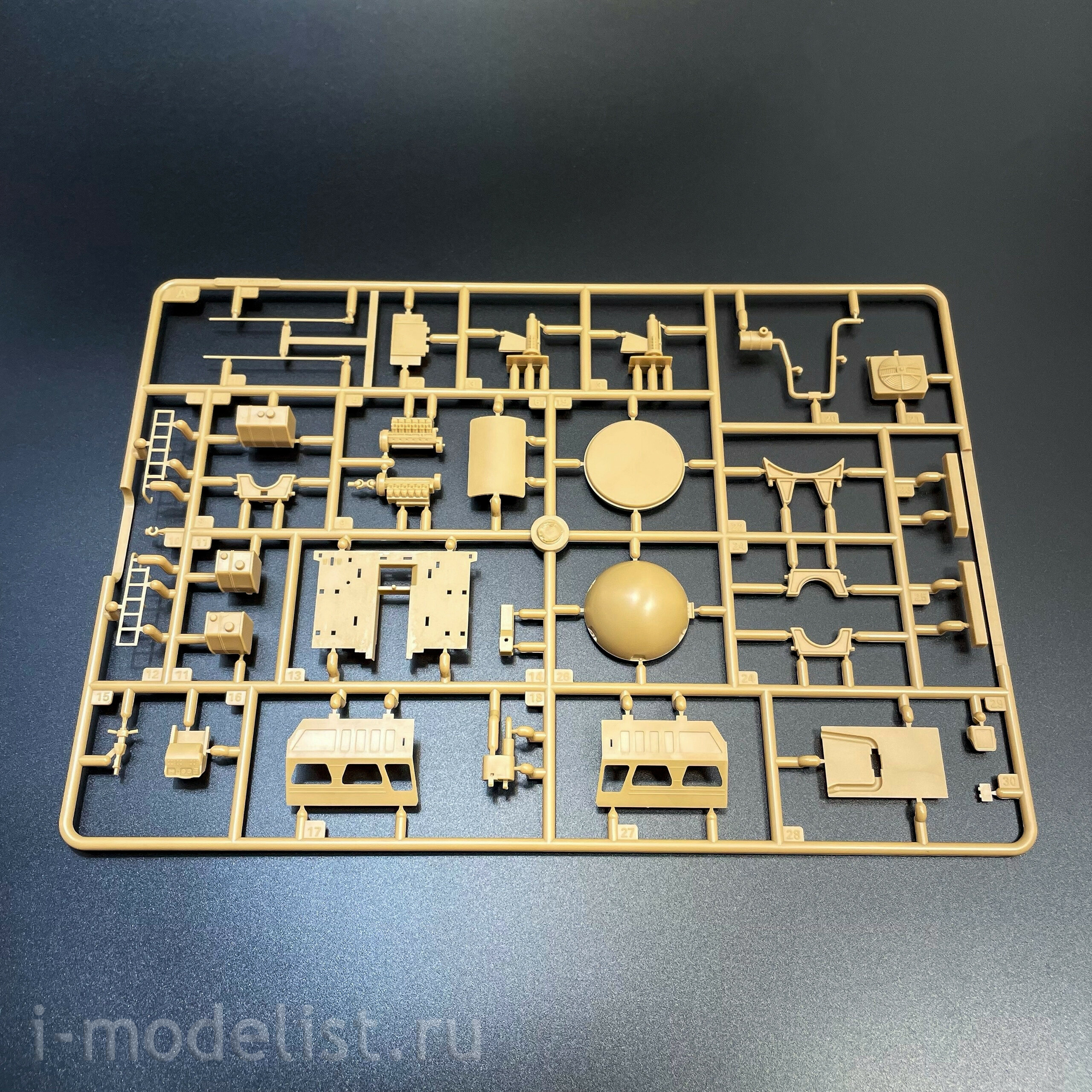 82963 HobbyBoss 1/72 Китайский подвижный грунтовый комплекс с МБР DF-41