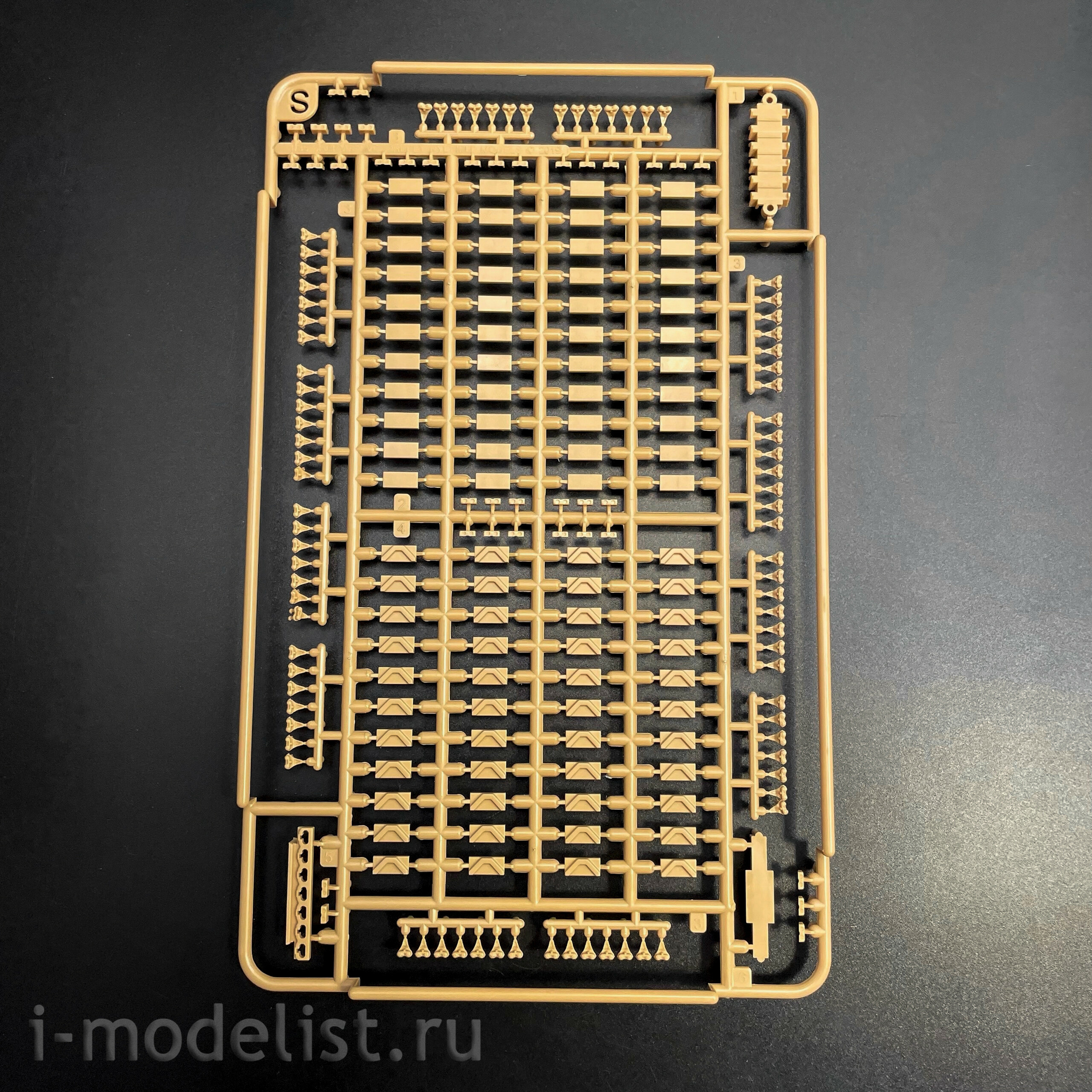 RM-5132 Rye Field Model 1/35 Танк M4A3 Sherman 76W VVSS поздний (Стандартная версия)