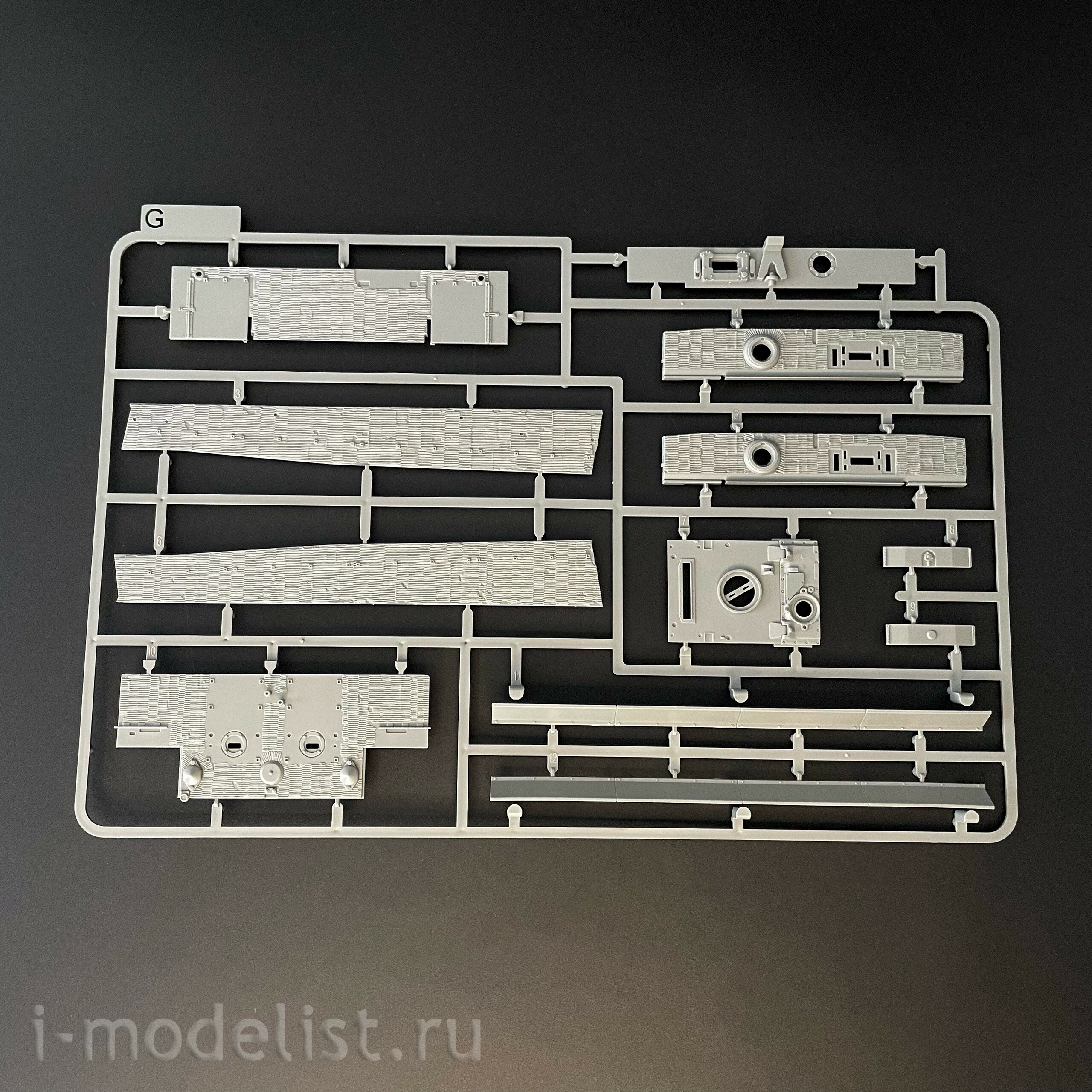 2200 Takom 1/35 Немецкий танк Tiger I (средний) с Zimmerit