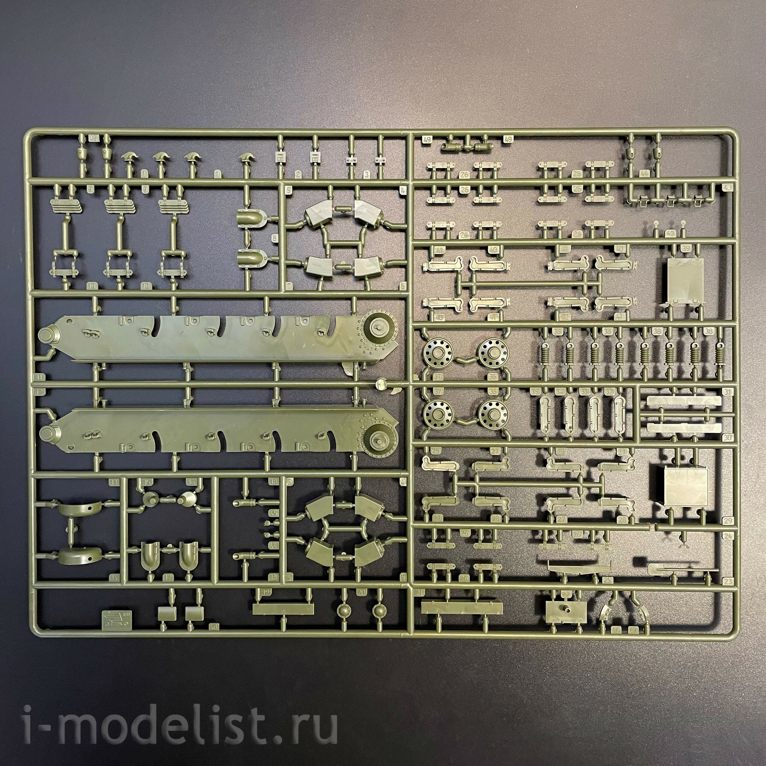 3687ГП Звезда 1/35 Герои Победы. Советский средний танк Т-34/85