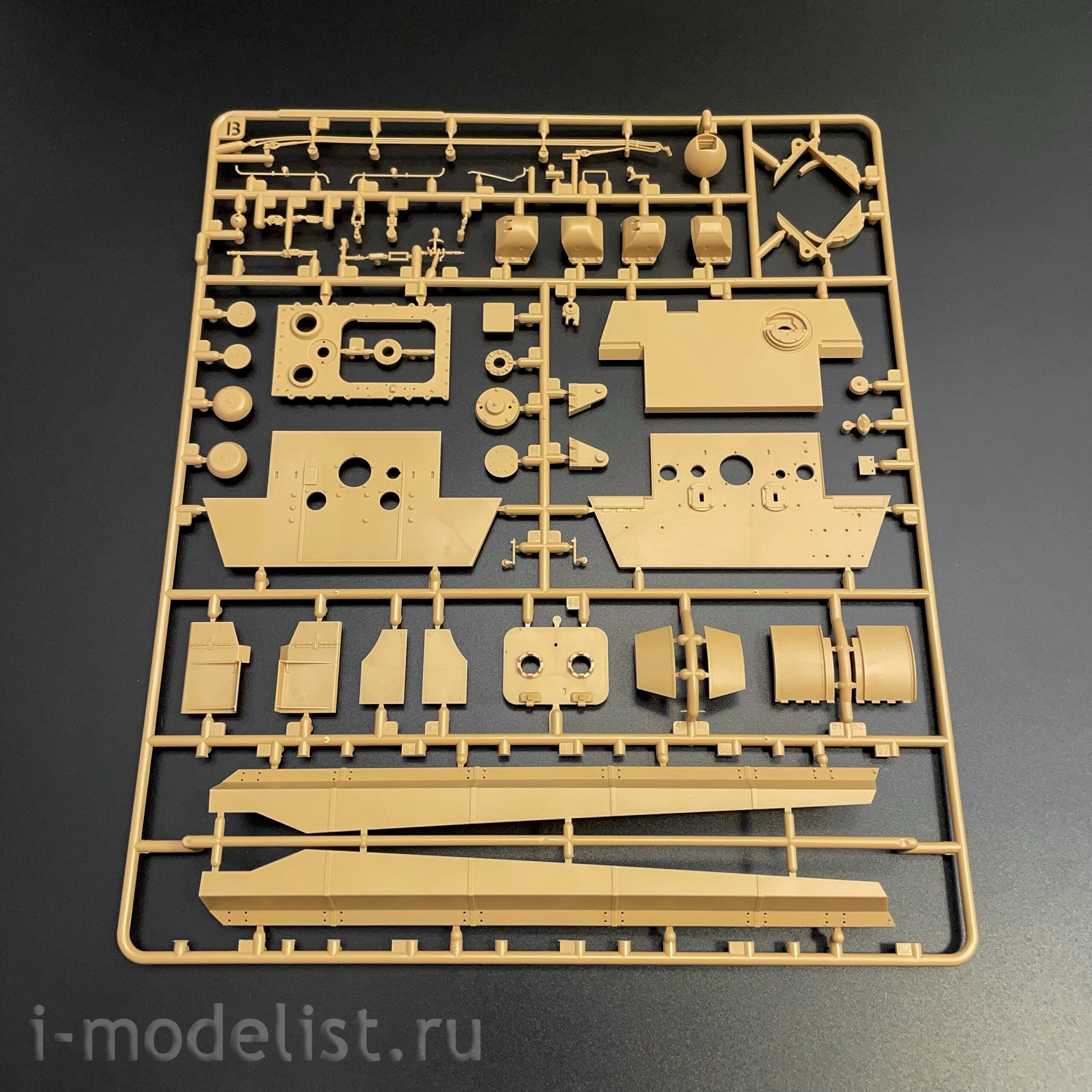 RM-5125 Rye Field Model 1/35 Немецкий тяжелый танк Sd.Kfz.182 Tiger Ausf.B King Tiger (турель Henschel), стандартная версия