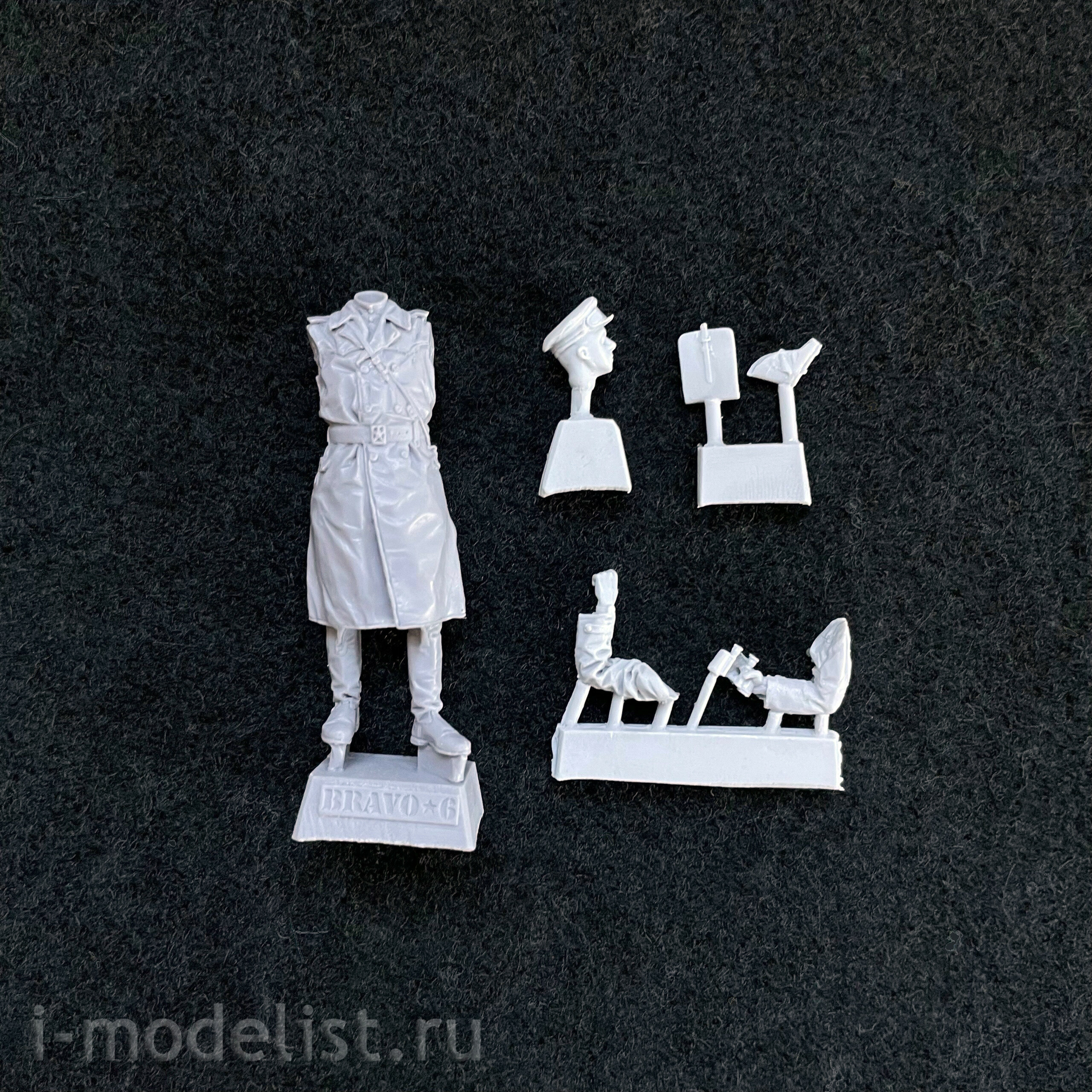 B6-35149 Bravo-6 1/35 Зеленая ракета (2 фигуры офицеров РККА)