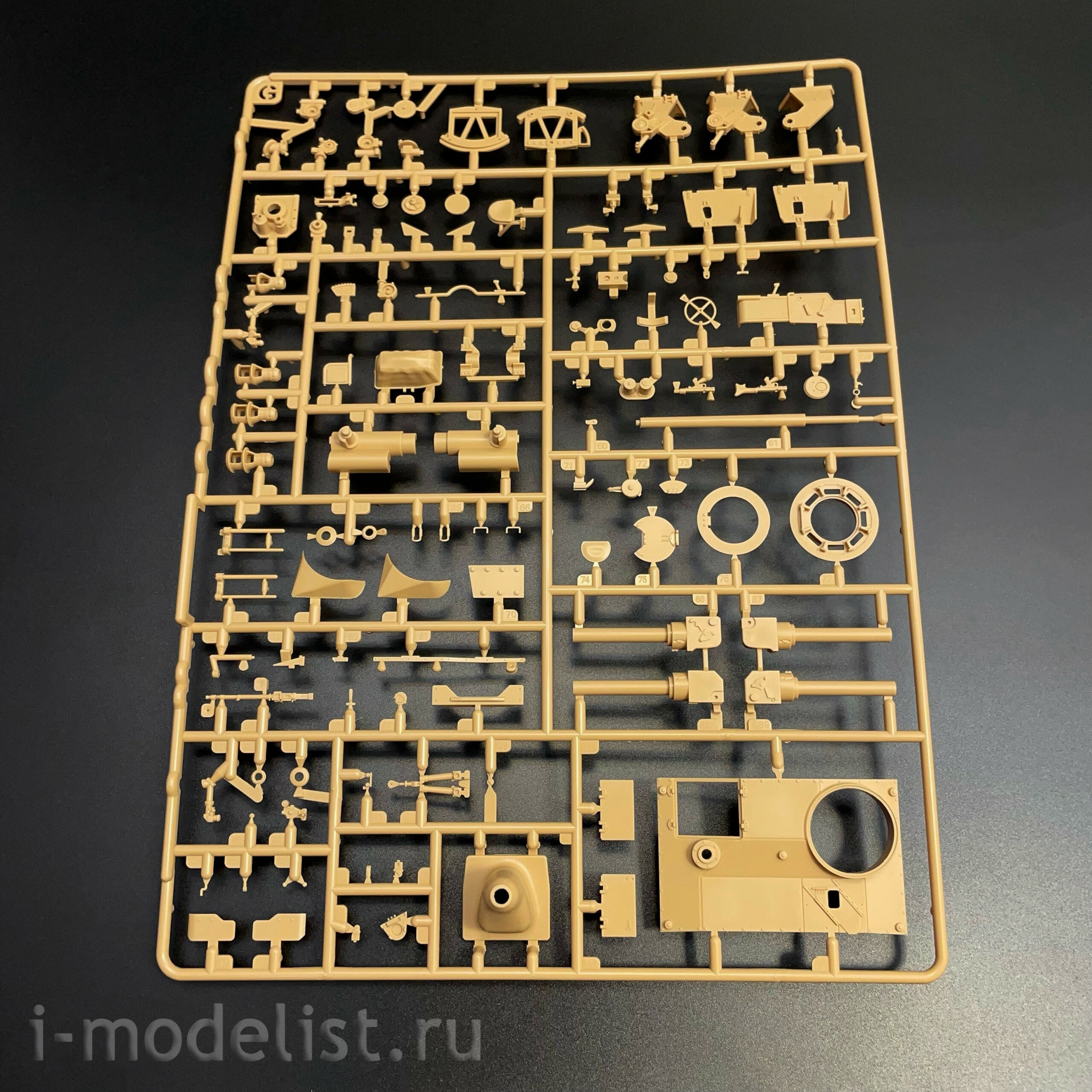 RM-5111 Rye Field Model 1/35 Немецкая САУ Sd.Kfz.167 StuG.IV Late Production с двигателем и рабочими траками