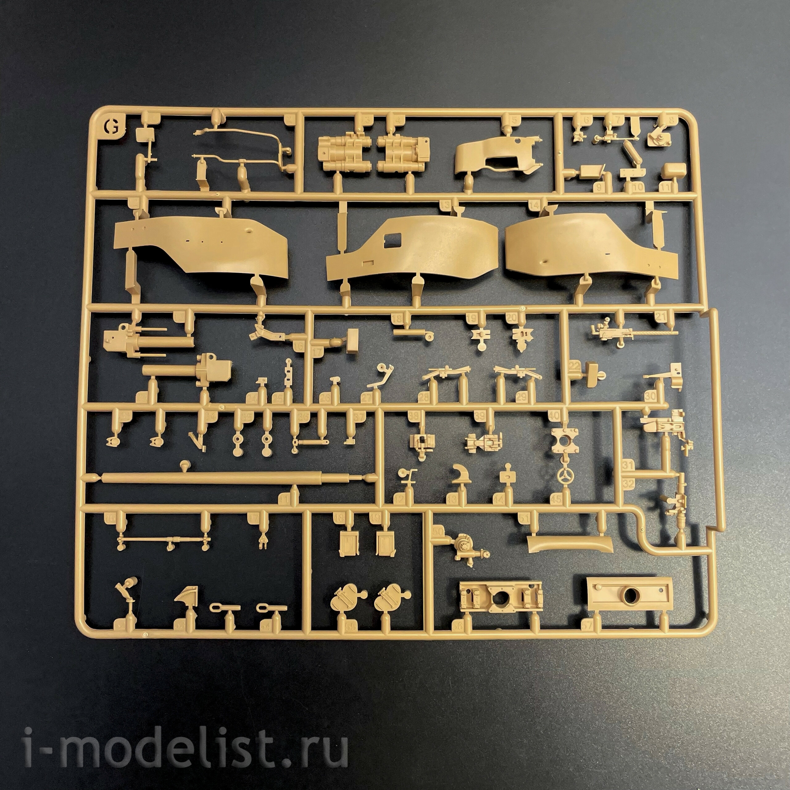 RM-5135 Rye Field Model 1/35 Танк M4A3 Sherman 76W VVSS поздний (Стандартная версия с интерьером)	