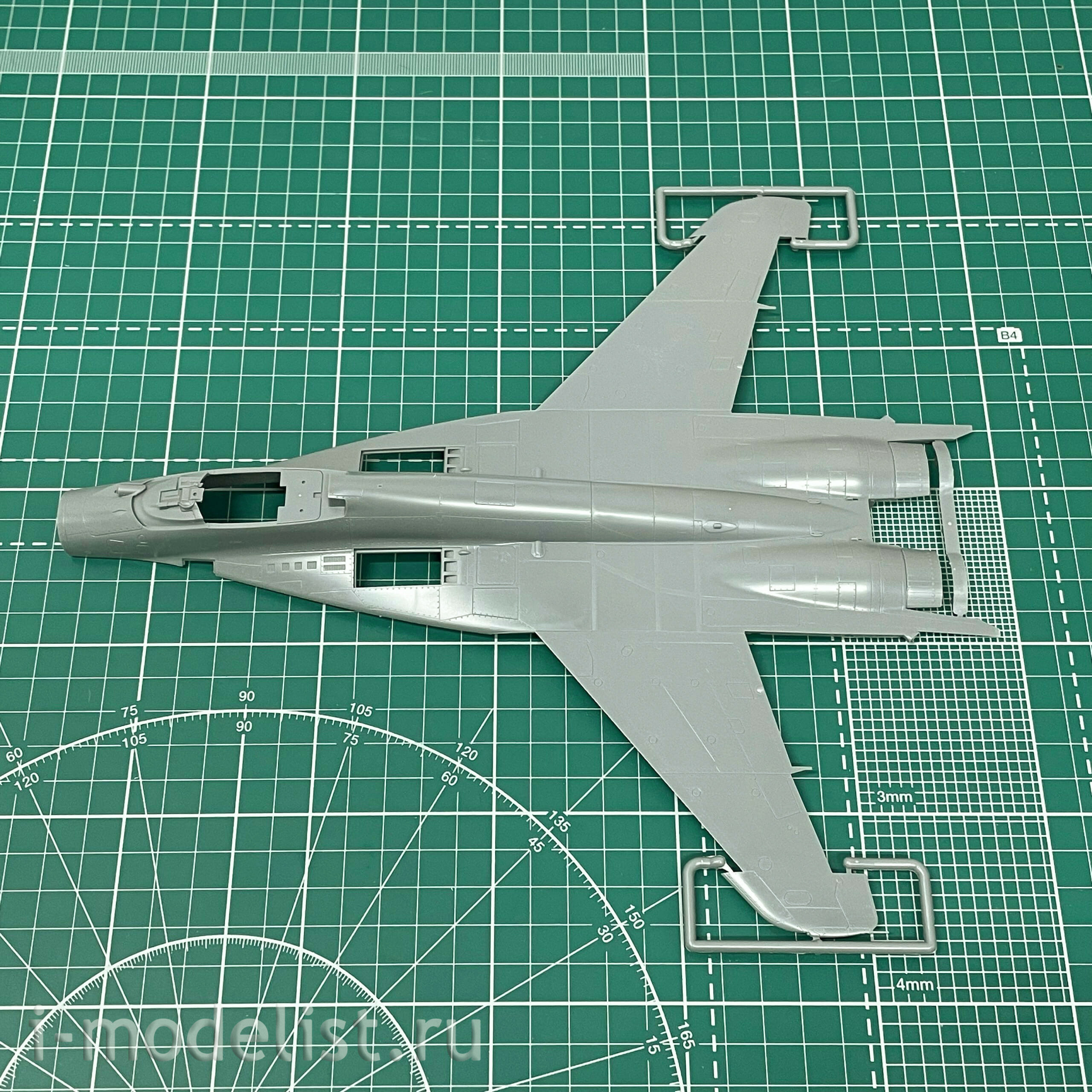 S4814 Great Wall Hobby 1/48 Самолет М-29 9-13 (Пилотажная Группа Стрижи)