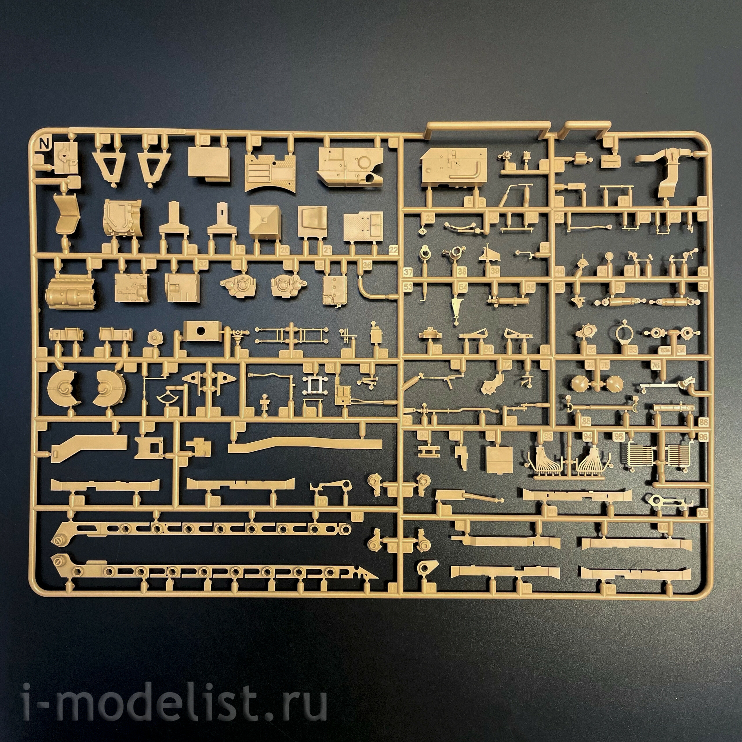 RM-5146 Rye Field Model 1/35 Немецкий танк Pz.Kpfw.VI Ausf.B King Tiger с башней Henschel Sd.Kfz. 182 (с полным интерьером)