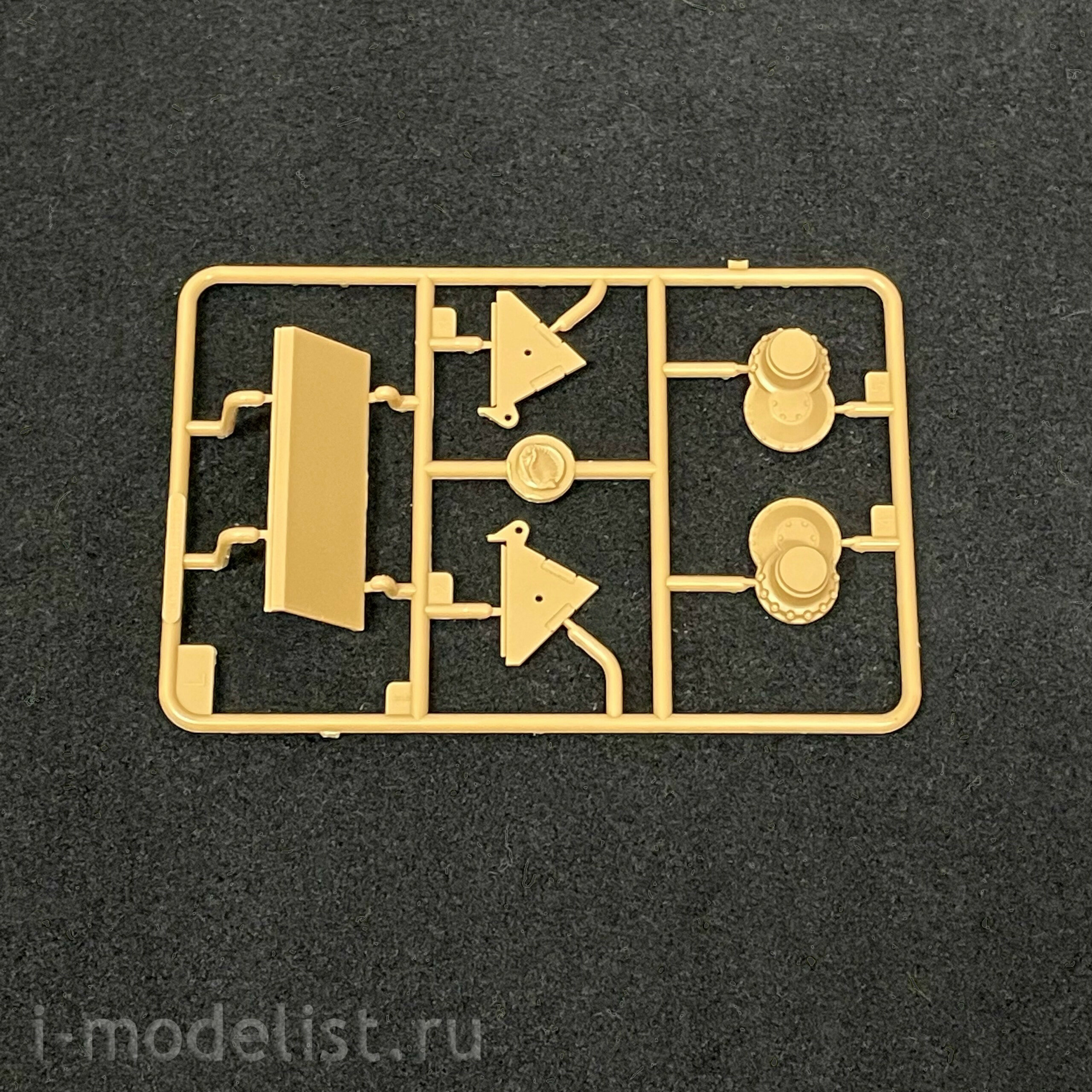 80150 HobbyBoss 1/35 Немецкий танк Pz.Kpfw.III/IV auf Einheitsfahrgestell