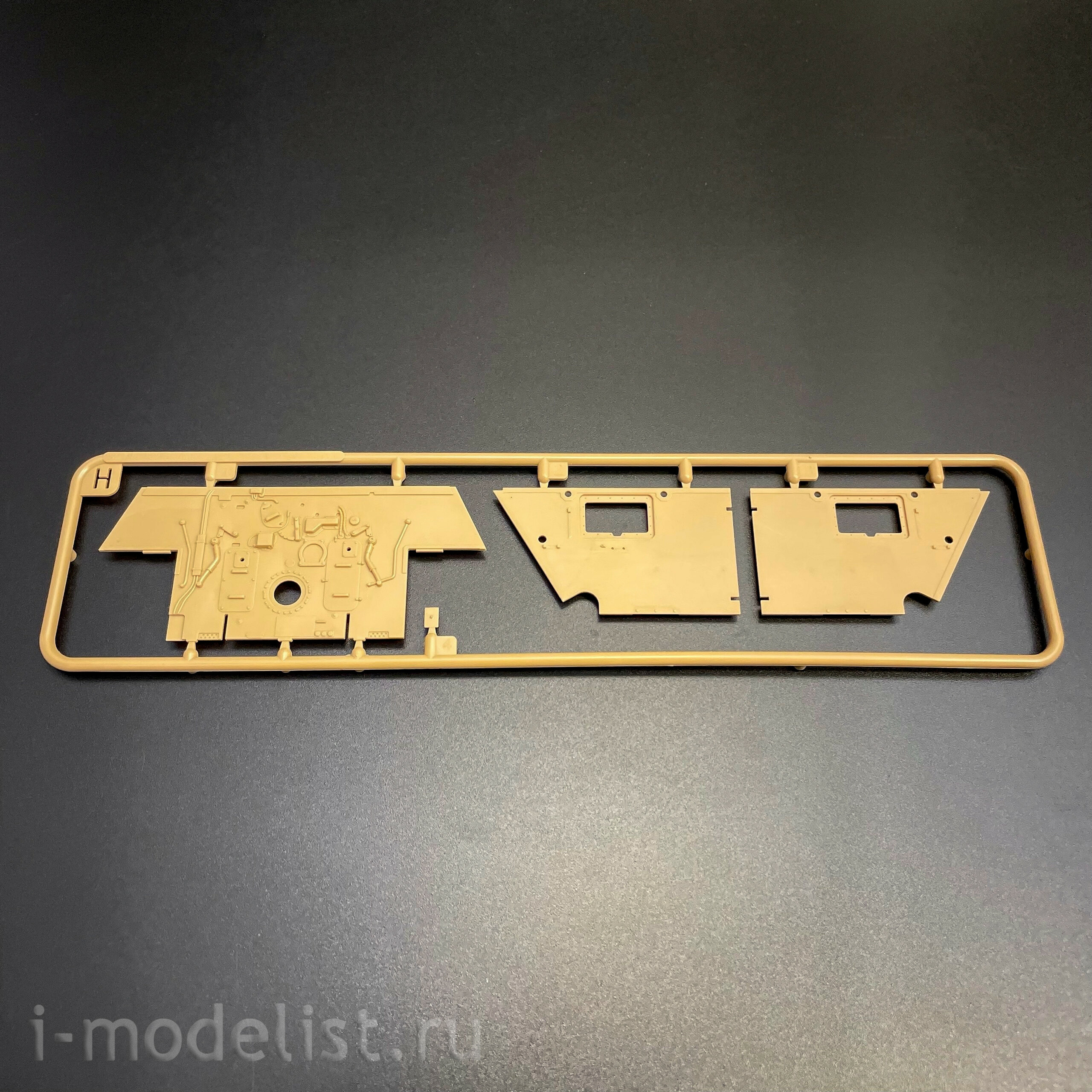 RM-5125 Rye Field Model 1/35 Немецкий тяжелый танк Sd.Kfz.182 Tiger Ausf.B King Tiger (турель Henschel), стандартная версия