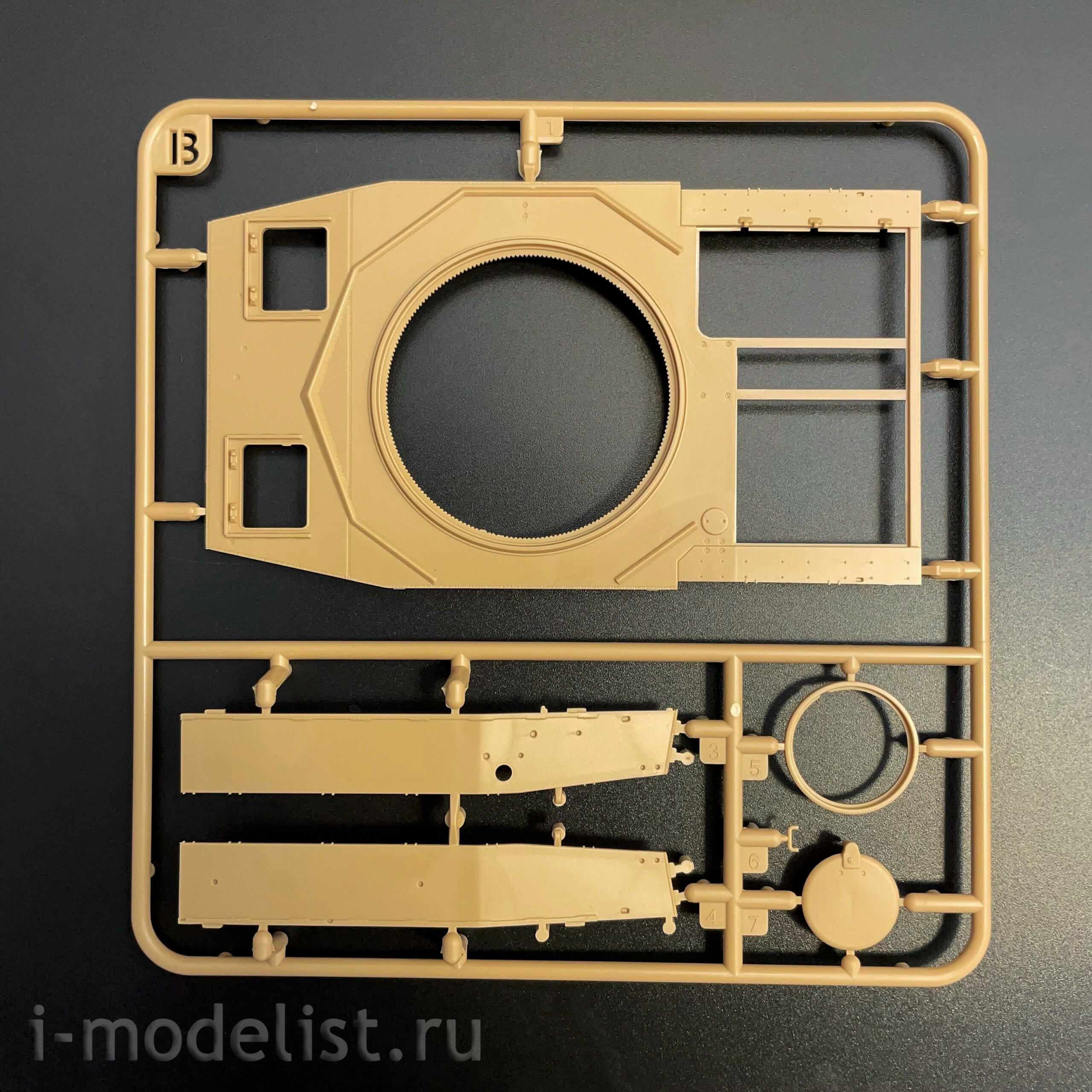 RM-5127 Rye Field Model 1/35 Sd.Kfz.161/1 Panzerkampfwagen IV Ausf.H поздний (с двигателем и рабочими траками)