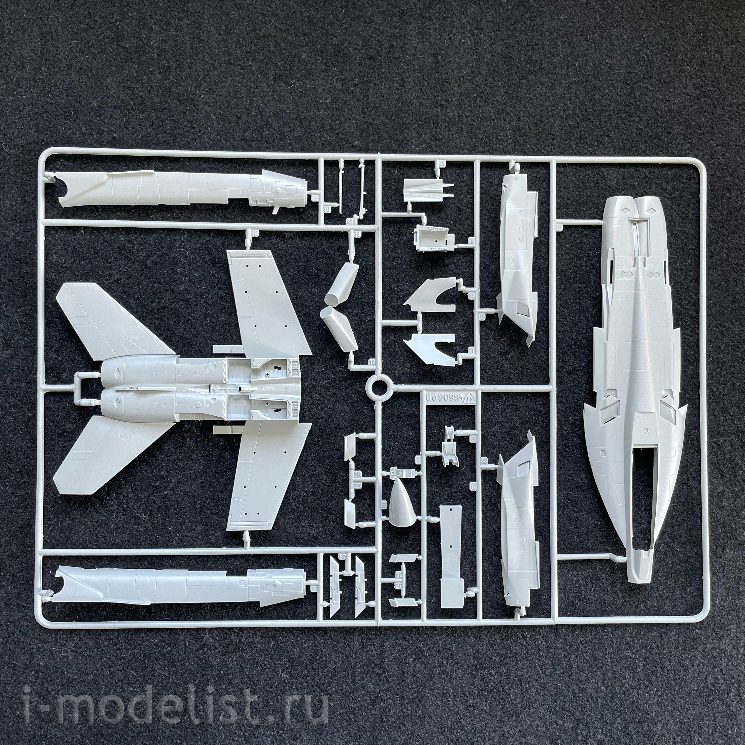 0083 Italeri 1/72 Самолёт F/A-18 E Super Hornet
