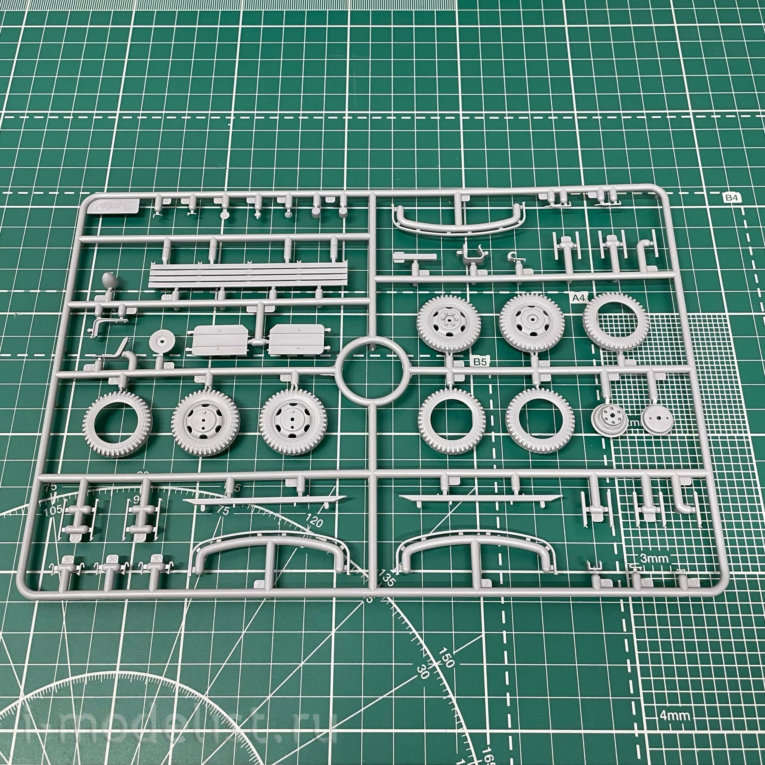 35594 ICM 1/35 G7117 с советскими водителями IIМВ