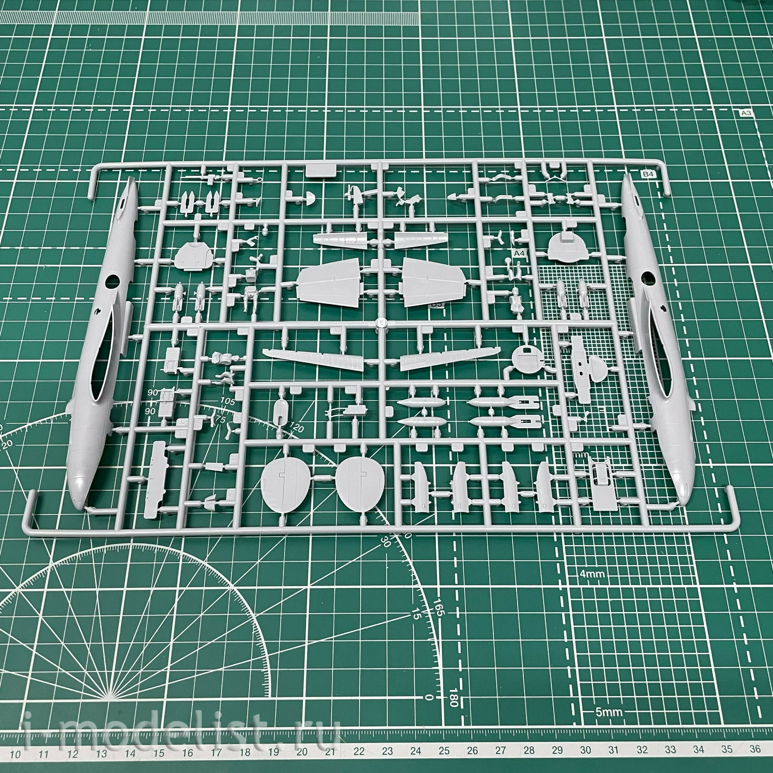 7283ПН Звезда 1/72 Подарочный набор: Советский пикирующий бомбардировщик Пе-2