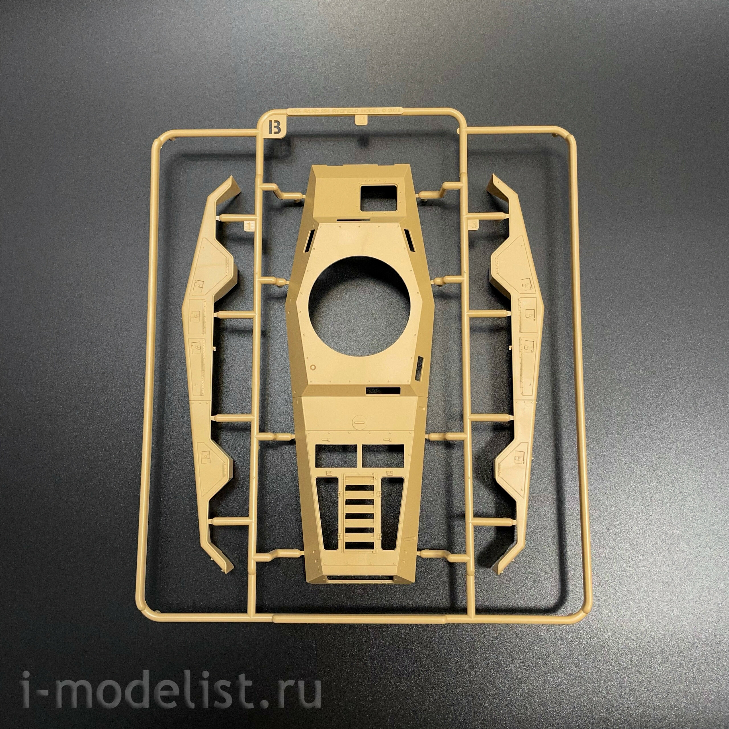RM-5110 Rye Field Model 1/35 Бронеавтомобиль Sd.Kfz.234/2 PUMA с деталями двигателя