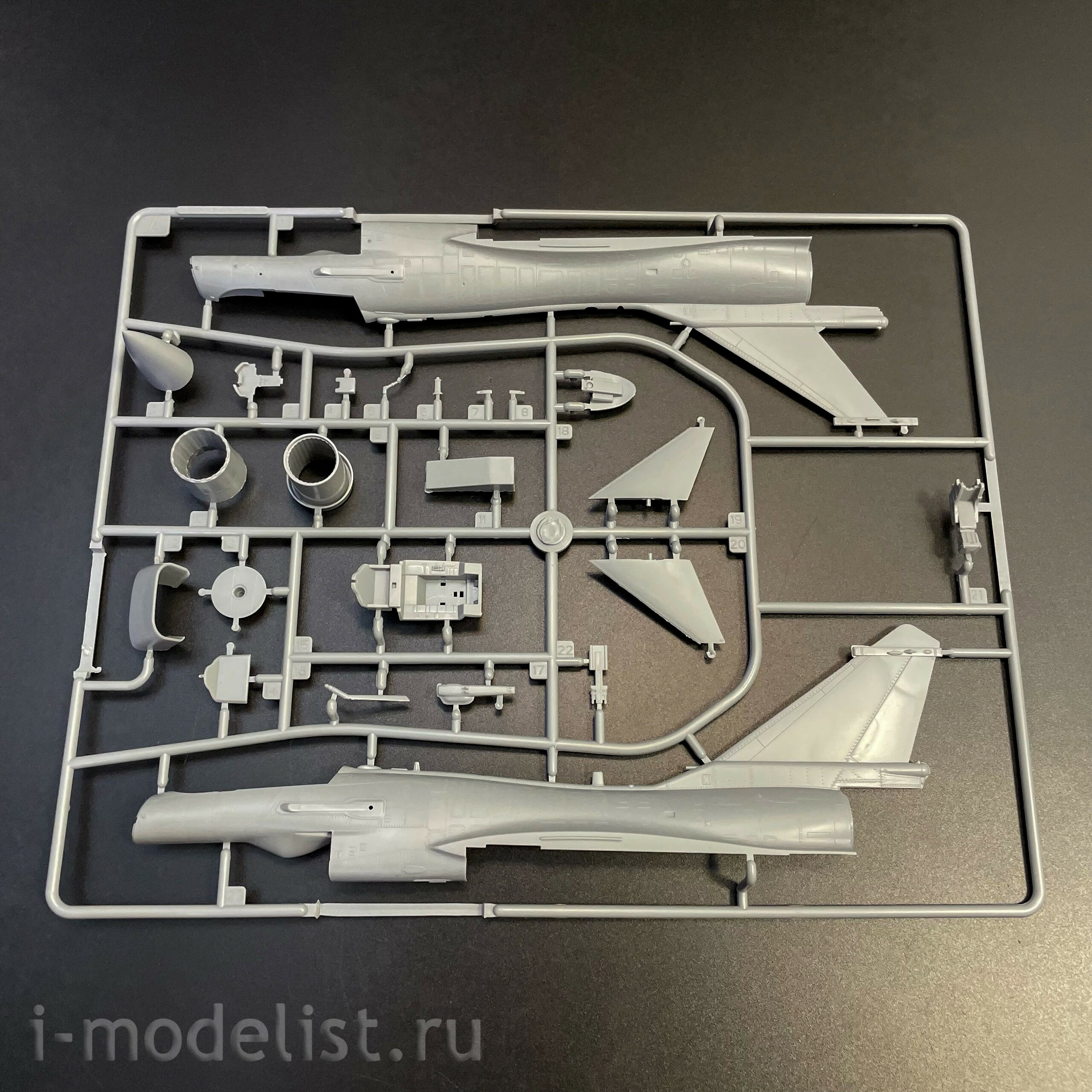 01698 Трубач 1/72 Китайский истребитель J-10C