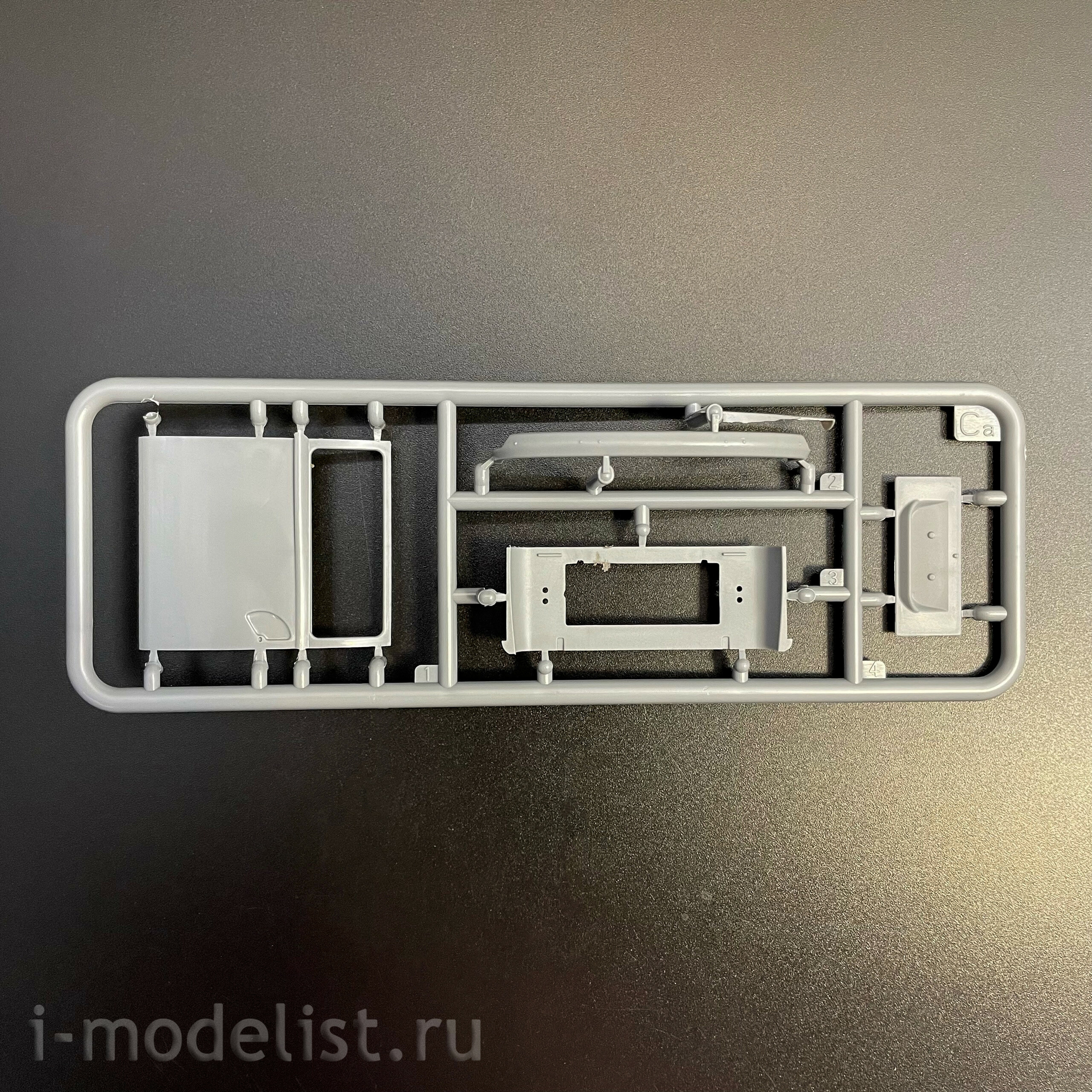 AK35022 AK Interactive 1/35 Легковой автомобиль-фургон T2 Model 1967 Van
