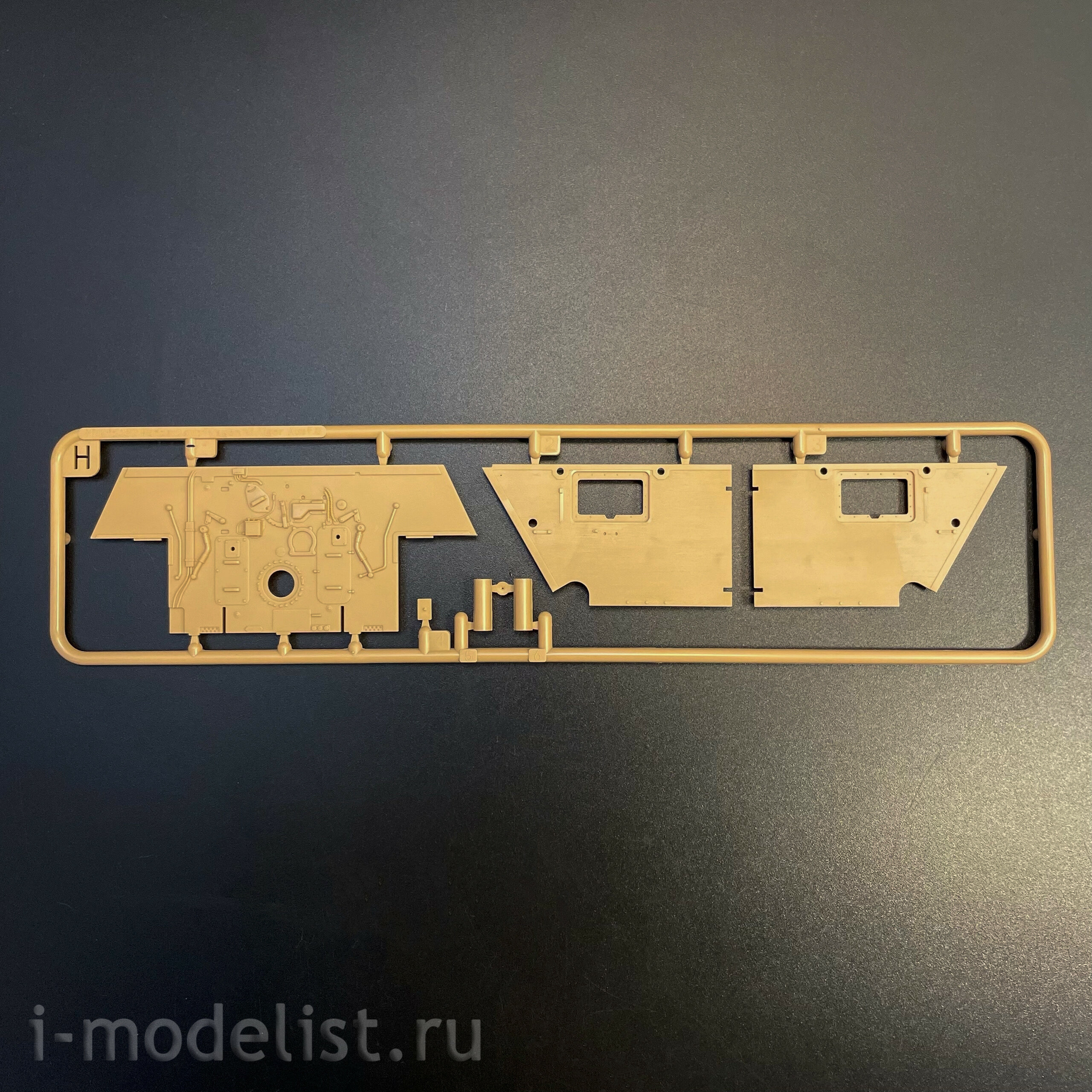 RM-5138 Rye Field Model 1/35 Немецкий танк Sd.Kfz. 182 Pz.Kpfw.VI Ausf.B King Tiger Арденны 1944 (Upgrade-версия)