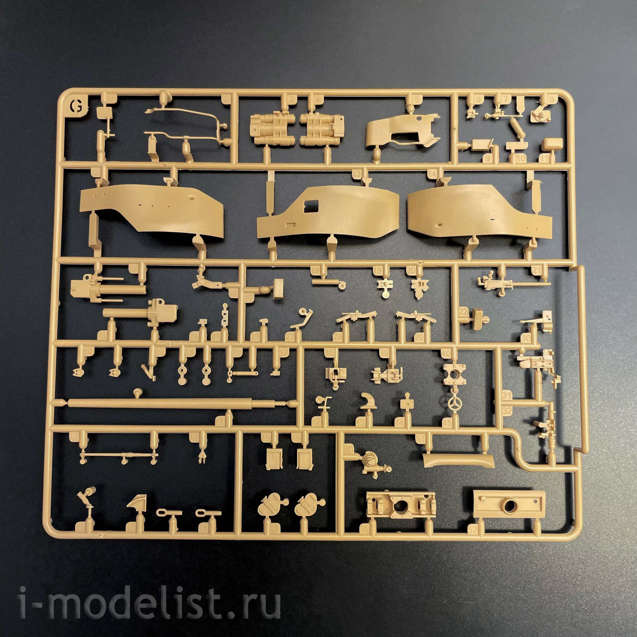 RM-5133 Rye Field Model 1/35 Танк M4A3 Sherman 76W VVSS поздний (Upgrade-версия)