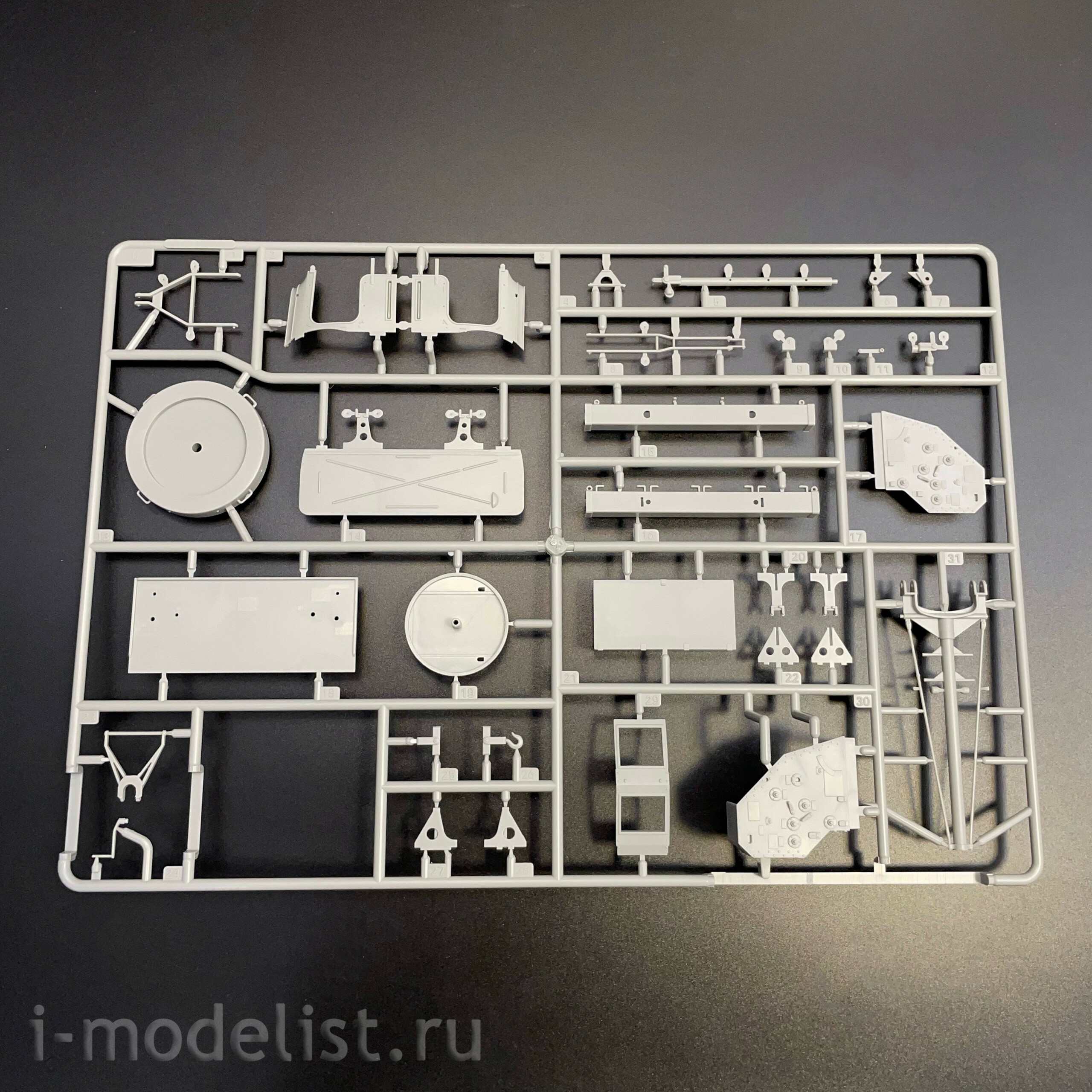 09576 Трубач 1/35 Тяжелый тягач Schwerer Zugkraftwagen 18to Sd. Kfz. 9/1 с 6-тонным краном Bilstein