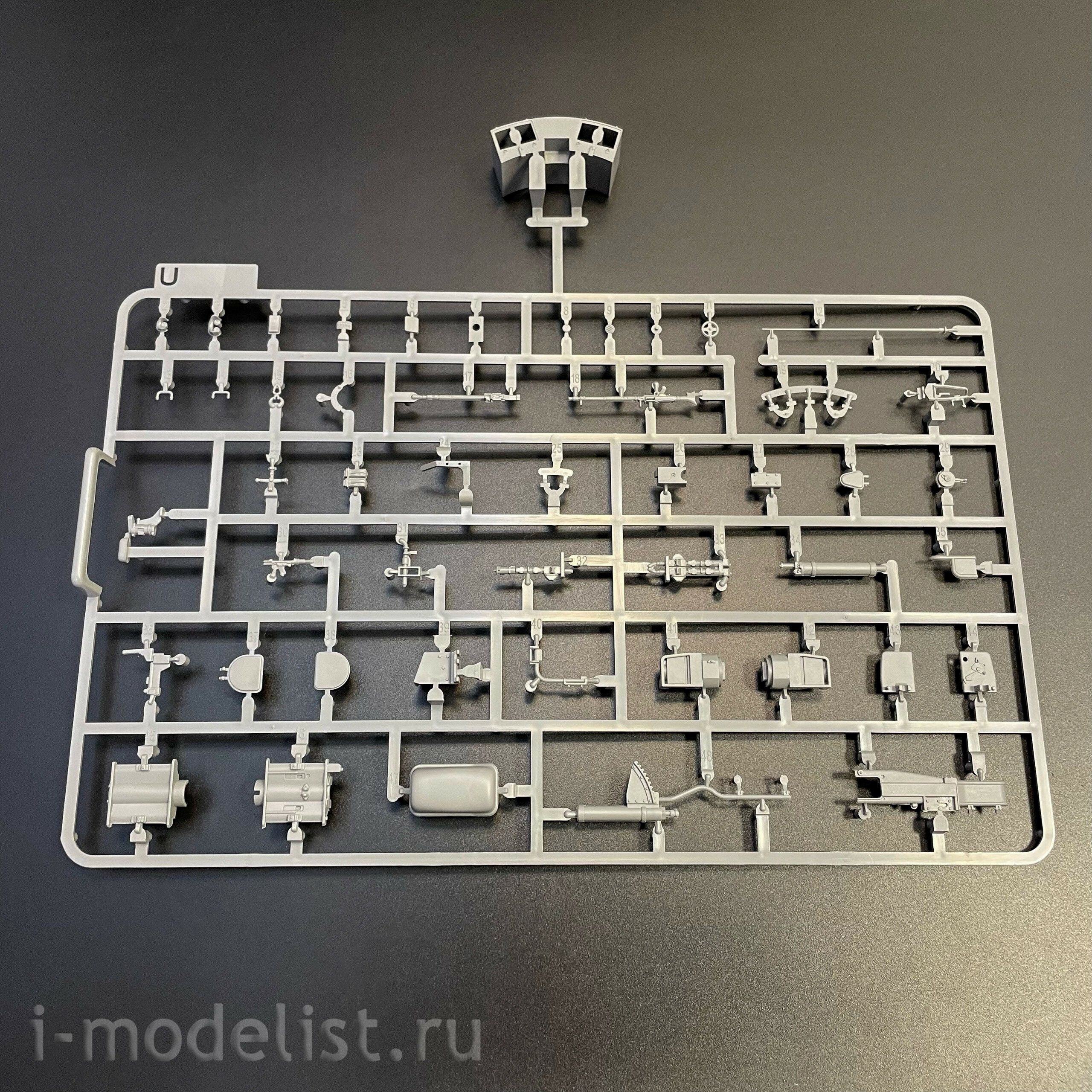 2195 Takom 1/35 Немецкий тяжёлый танк Sd.Kfz.181 Pz.Kpfw.VI Ausf.E - Tiger I ранний с фигурой Michael Wittmann