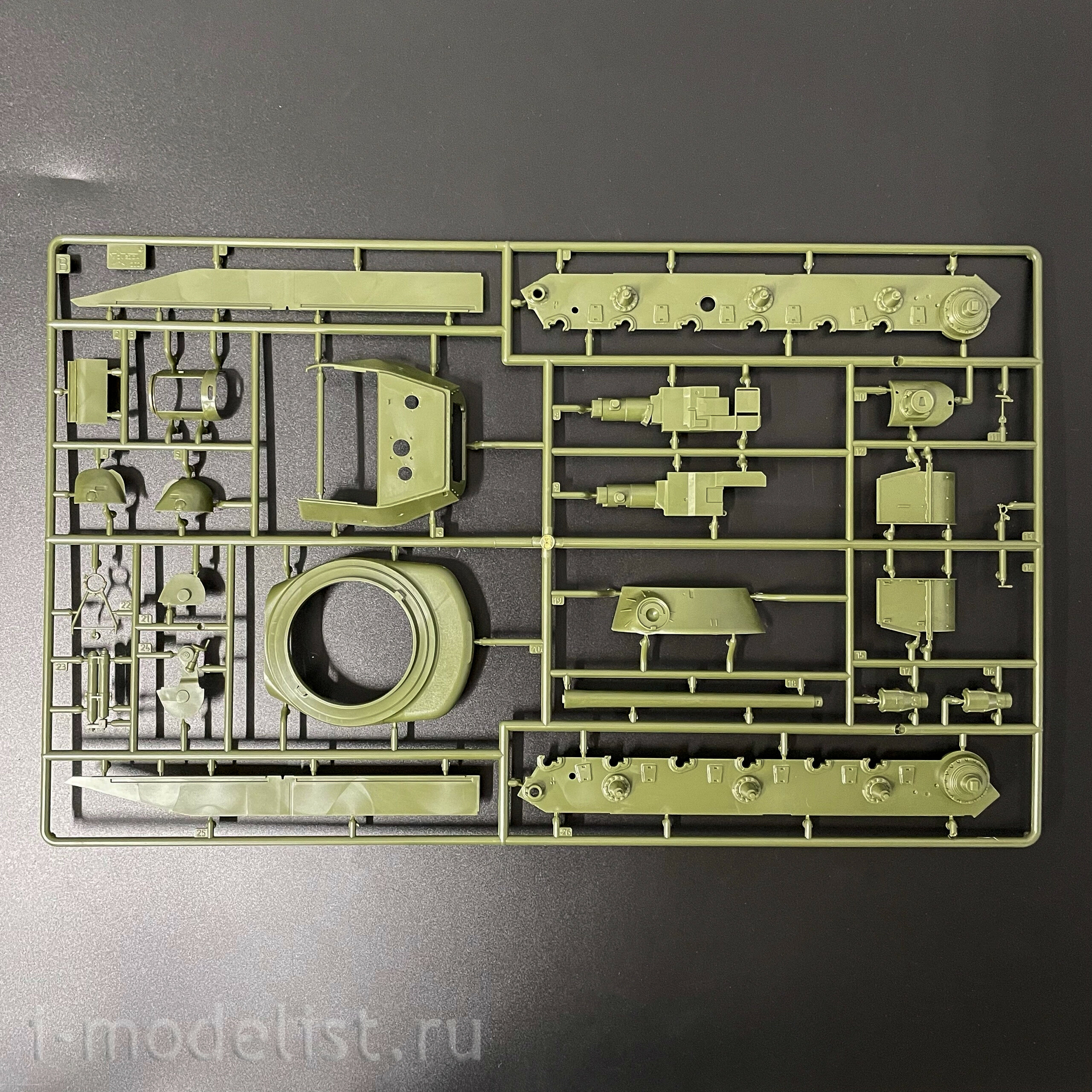 3708 Звезда 1/35 ПРЕДЗАКАЗ Советский тяжёлый танк ИС-2 УЗТМ обр. 1944 г.