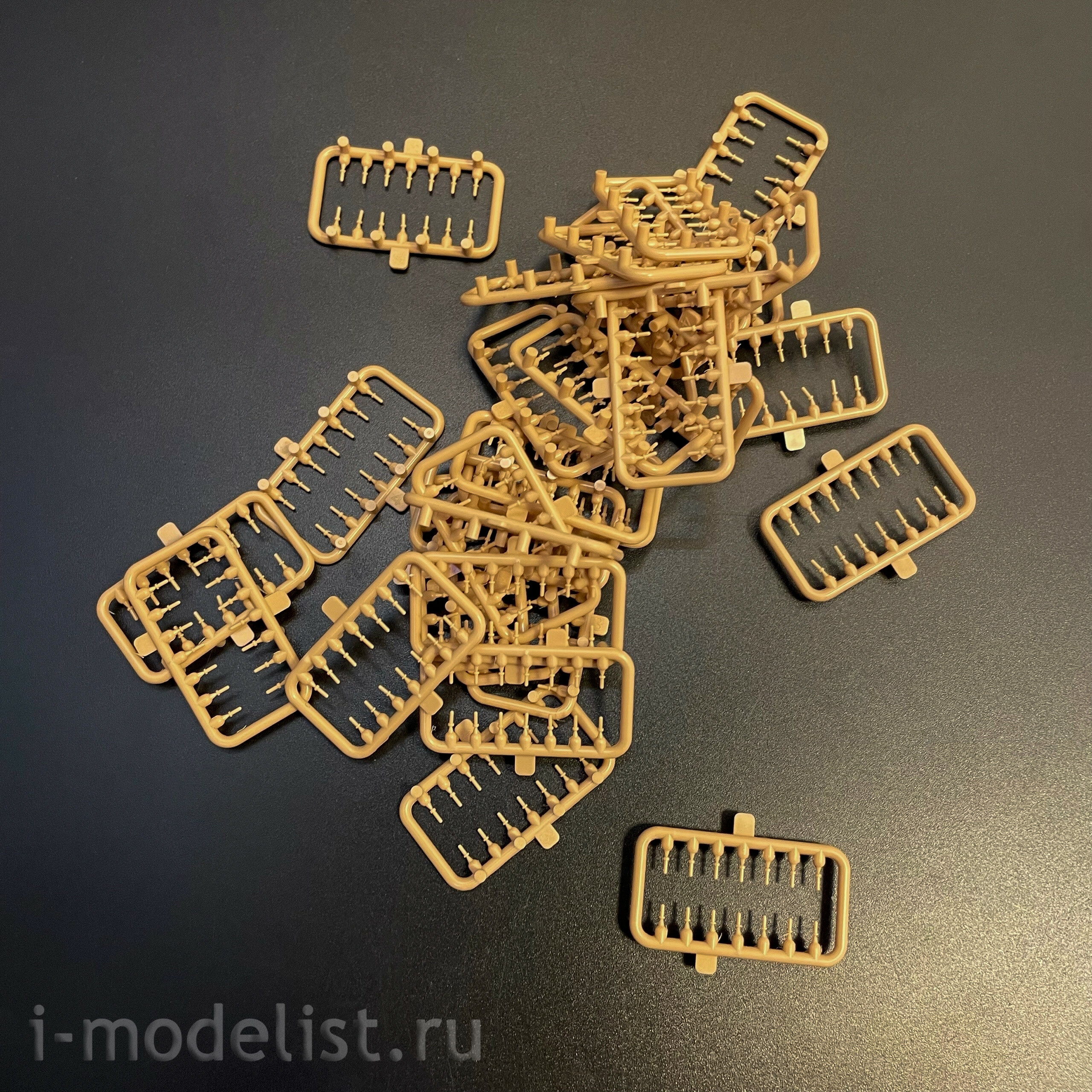 RM-3032 Rye Field Model 1/35 Рабочие траки для серии King Tiger Gg26/800/300 (пластик)