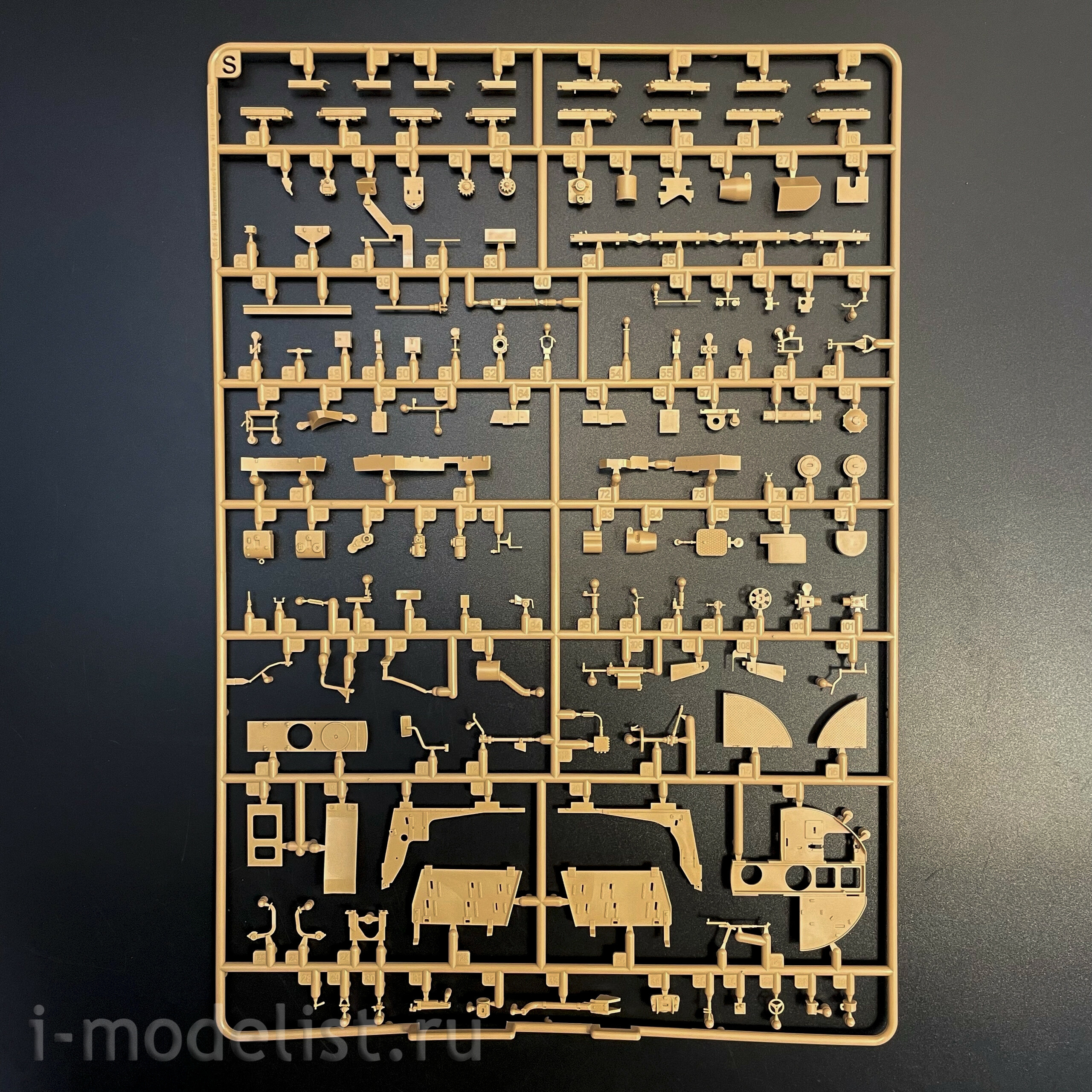 RM-5146 Rye Field Model 1/35 Немецкий танк Pz.Kpfw.VI Ausf.B King Tiger с башней Henschel Sd.Kfz. 182 (с полным интерьером)