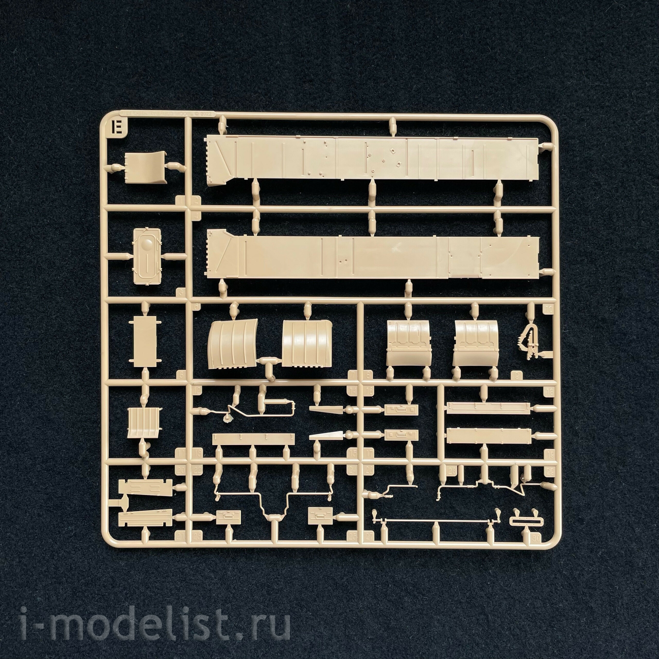 RM-5091 Rye Field Model 1/35 Советский танк Т-55АМД с комплексом активной защиты (КАЗ) 