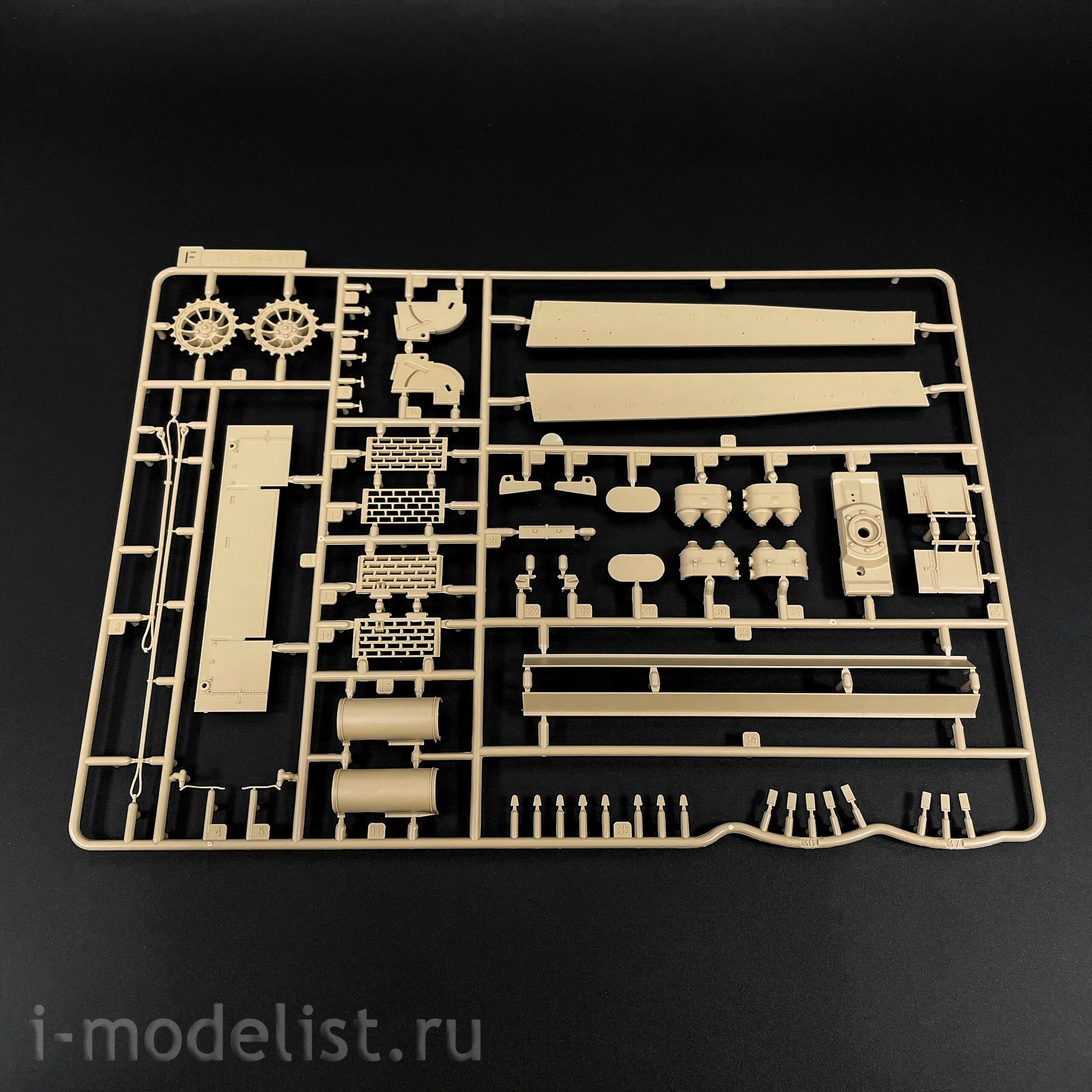RM-5100 Rye Field Model 1/35 Немецкий танк Pz. Kpfw. VI Ausf. E Tiger I mid. Production