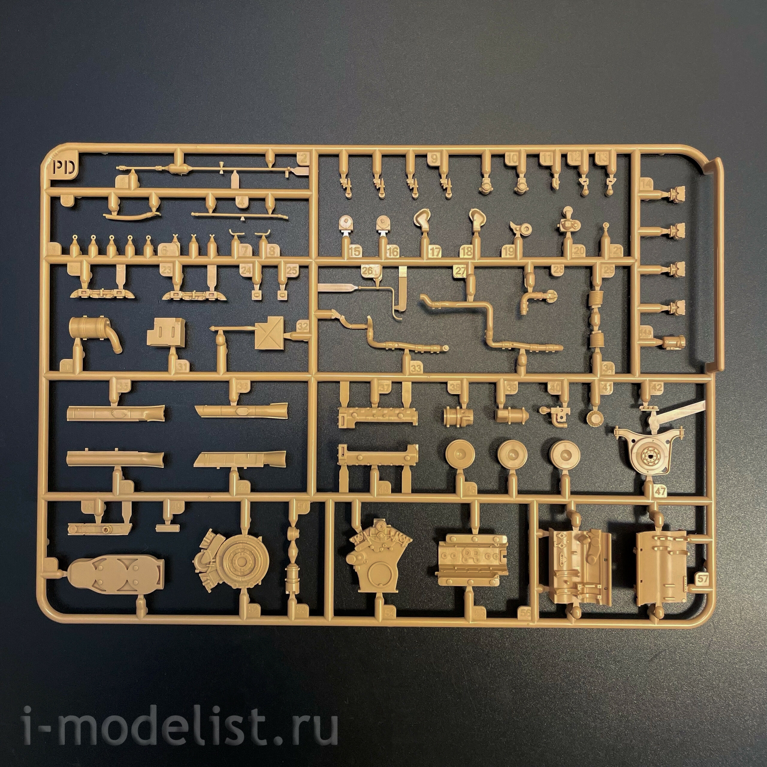 RM-5140 Rye Field Model 1/35 Немецкий танк Sd.kfz.181 Tiger I (ранний, Курск 1943) с двигателем и фигуркой Михаэля Виттманна