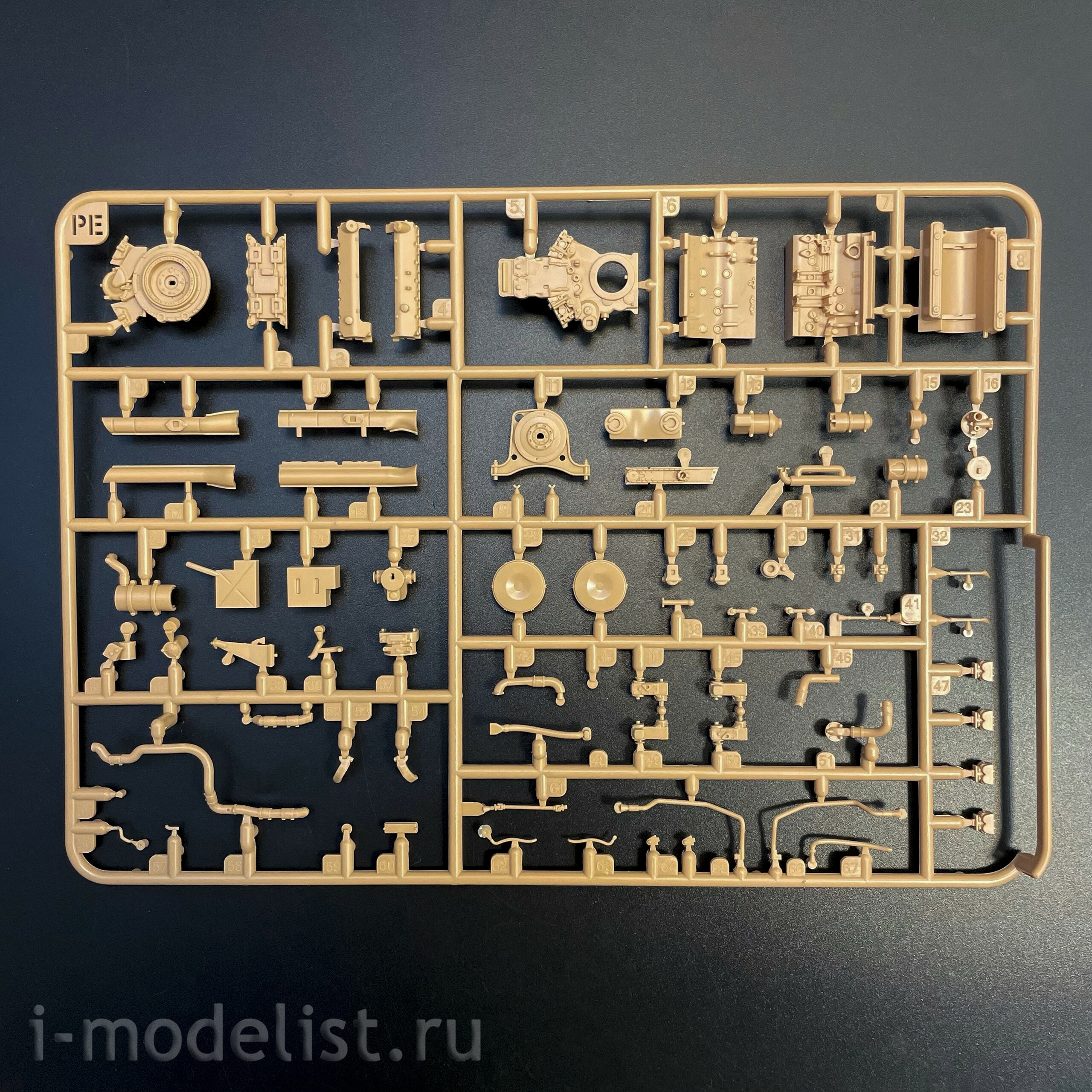 RM-5146 Rye Field Model 1/35 Немецкий танк Pz.Kpfw.VI Ausf.B King Tiger с башней Henschel Sd.Kfz. 182 (с полным интерьером)
