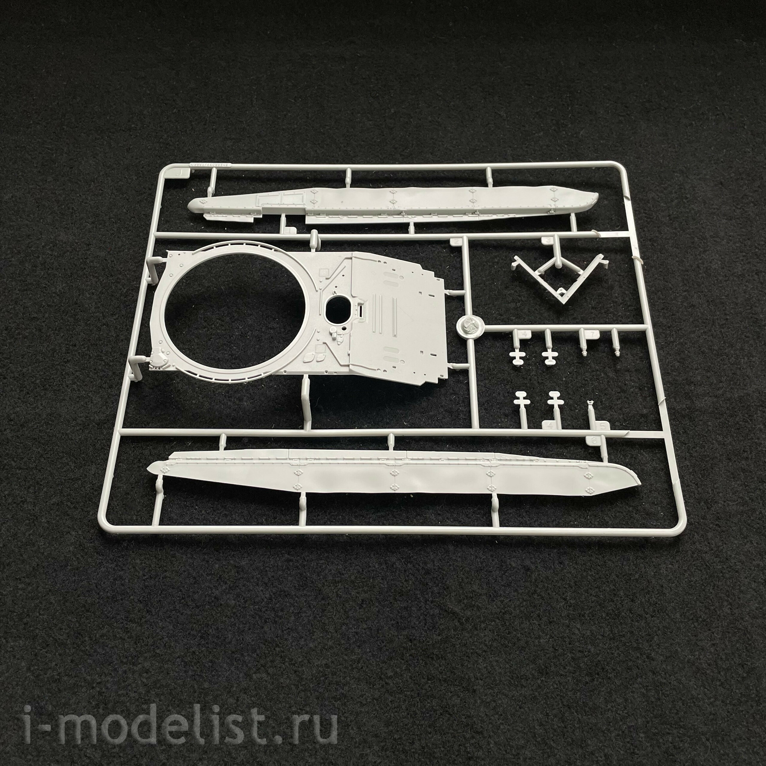 05598 Трубач 1/35 Российский танк Т-72Б (по лицензии УВЗ)