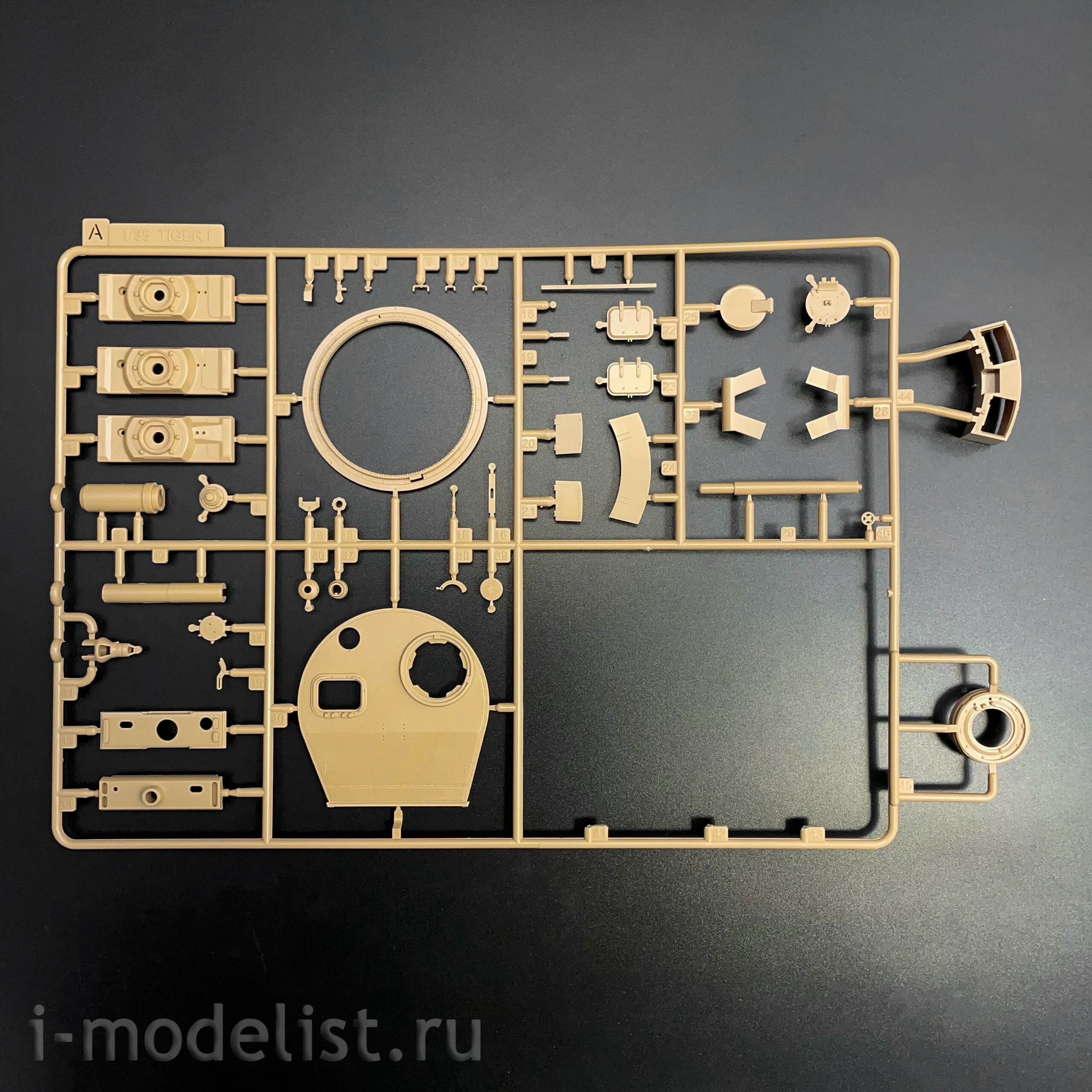 RM-5131 Rye Field Model 1/35 Pz.Kpfw. VI Ausf. E Tiger I ранний (Upgrade-версия с полным интерьером)