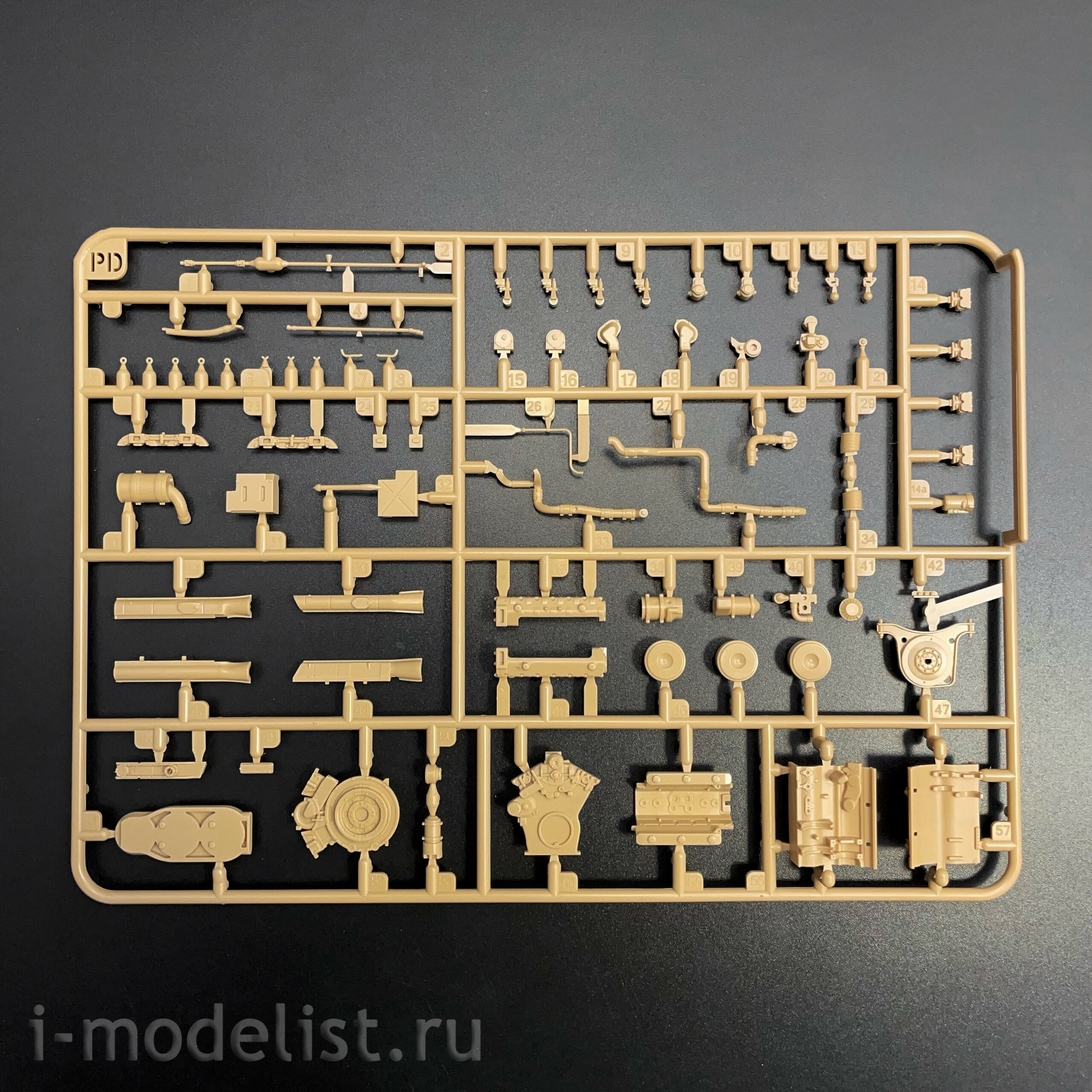 RM-5130 Rye Field Model 1/35 Pz.Kpfw. VI Ausf. E Tiger I ранний (Стандартная версия с полным интерьером)