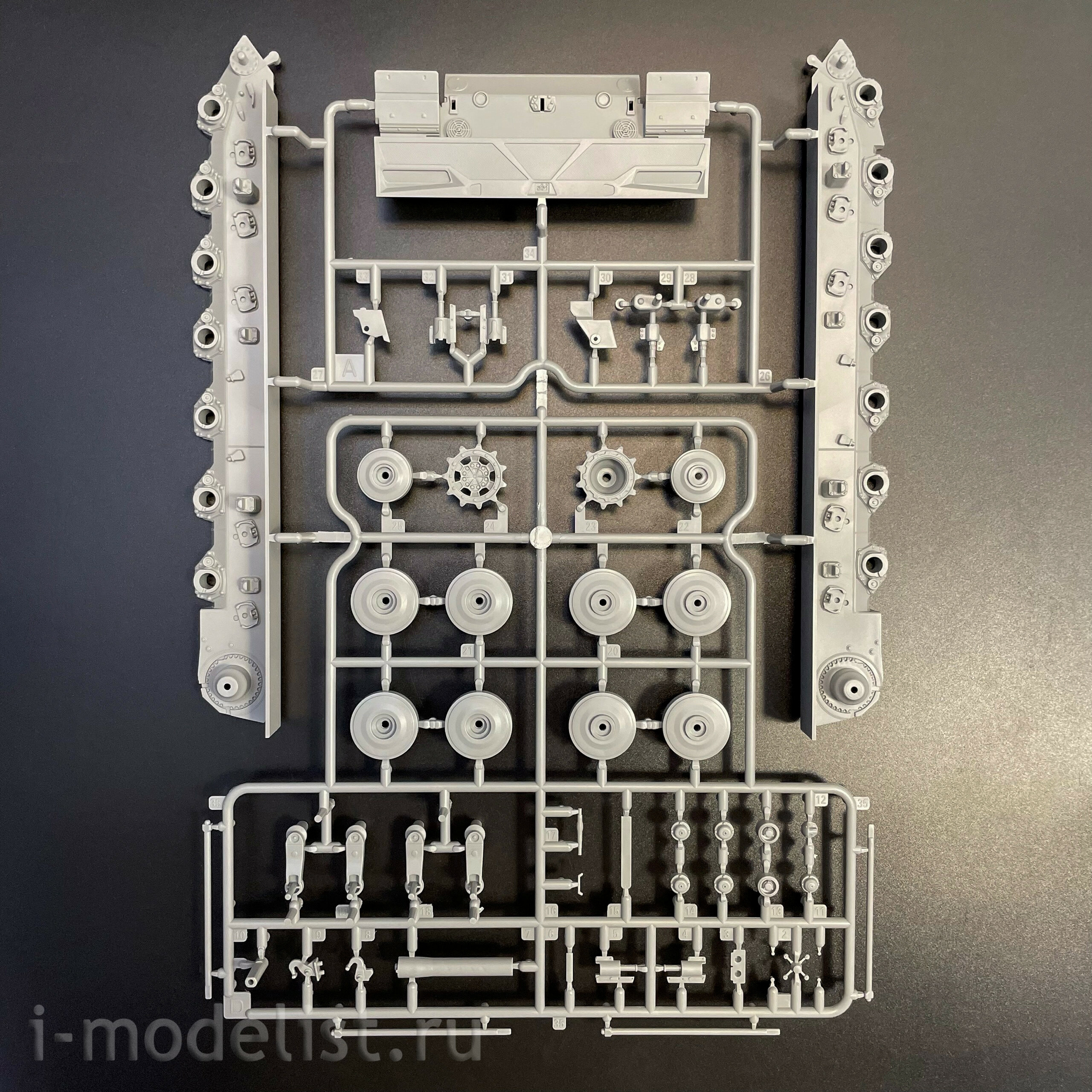 35A065 Amusing Hobby 1/35 Немецкий основной боевой танк Panther KF51U