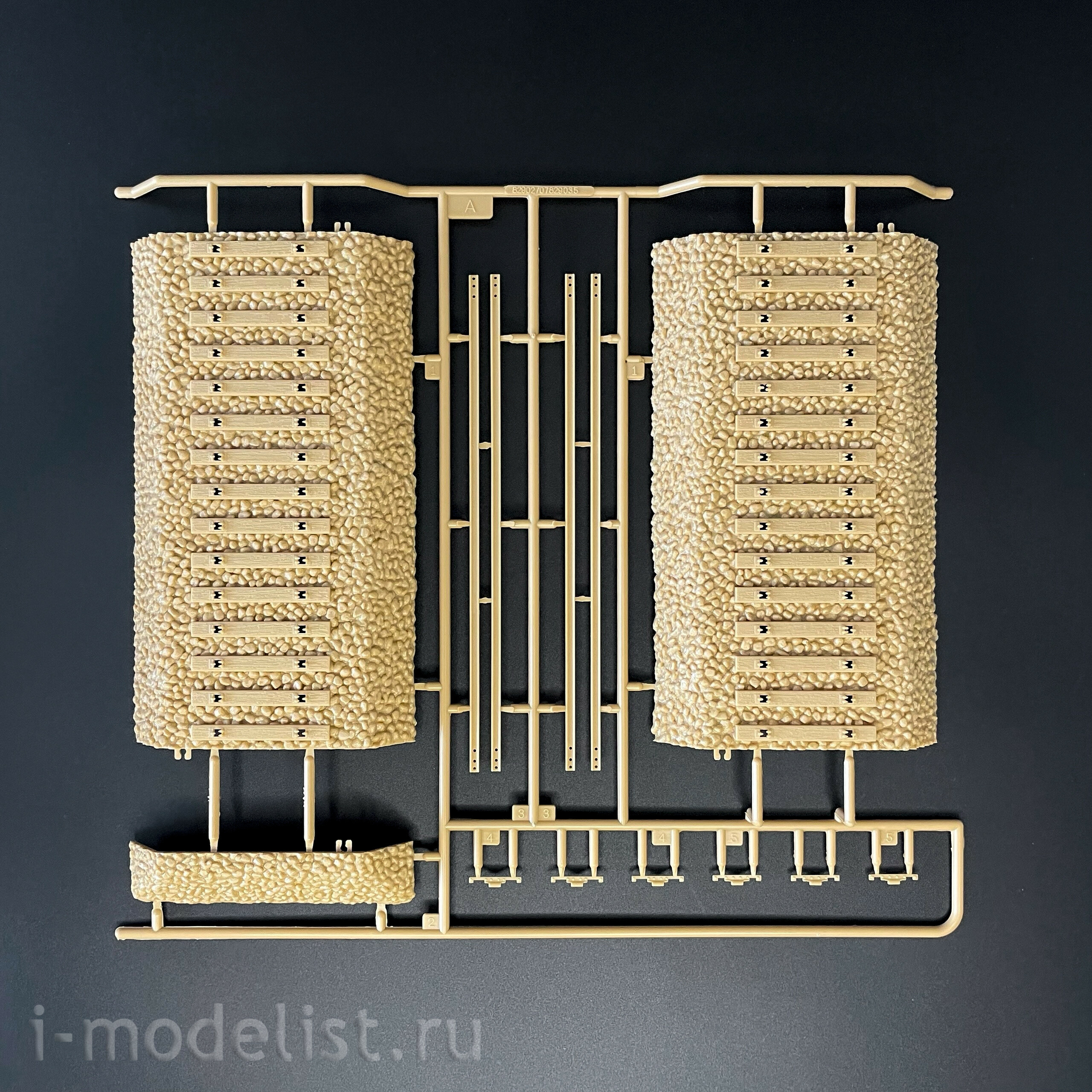 82936 Hobbyboss 1/72 Немецкая специальная железнодорожная платформа Panzerträgerwagen